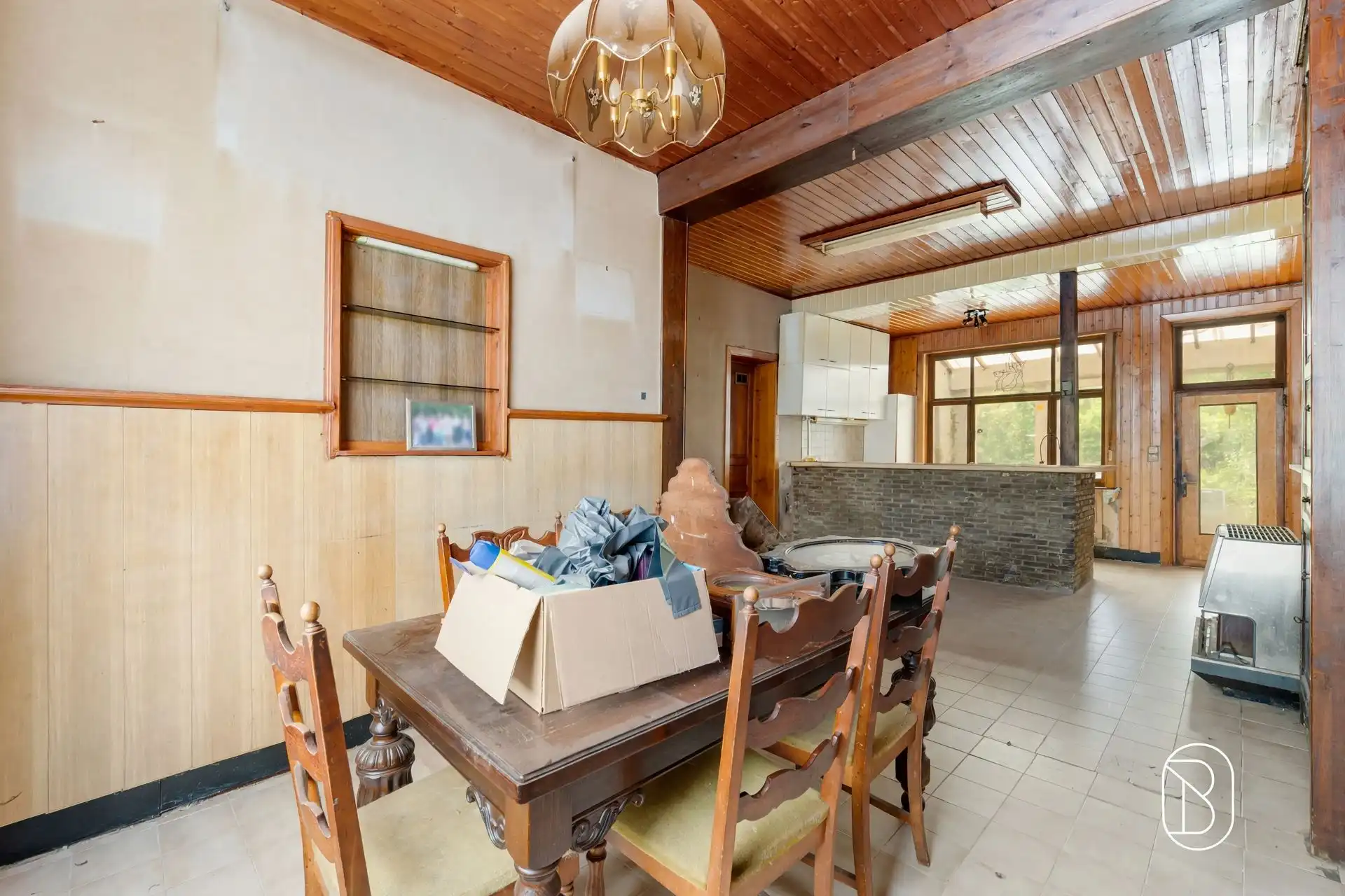 Te renoveren / af te breken woning met POTENTIEEL en uitweg foto 8