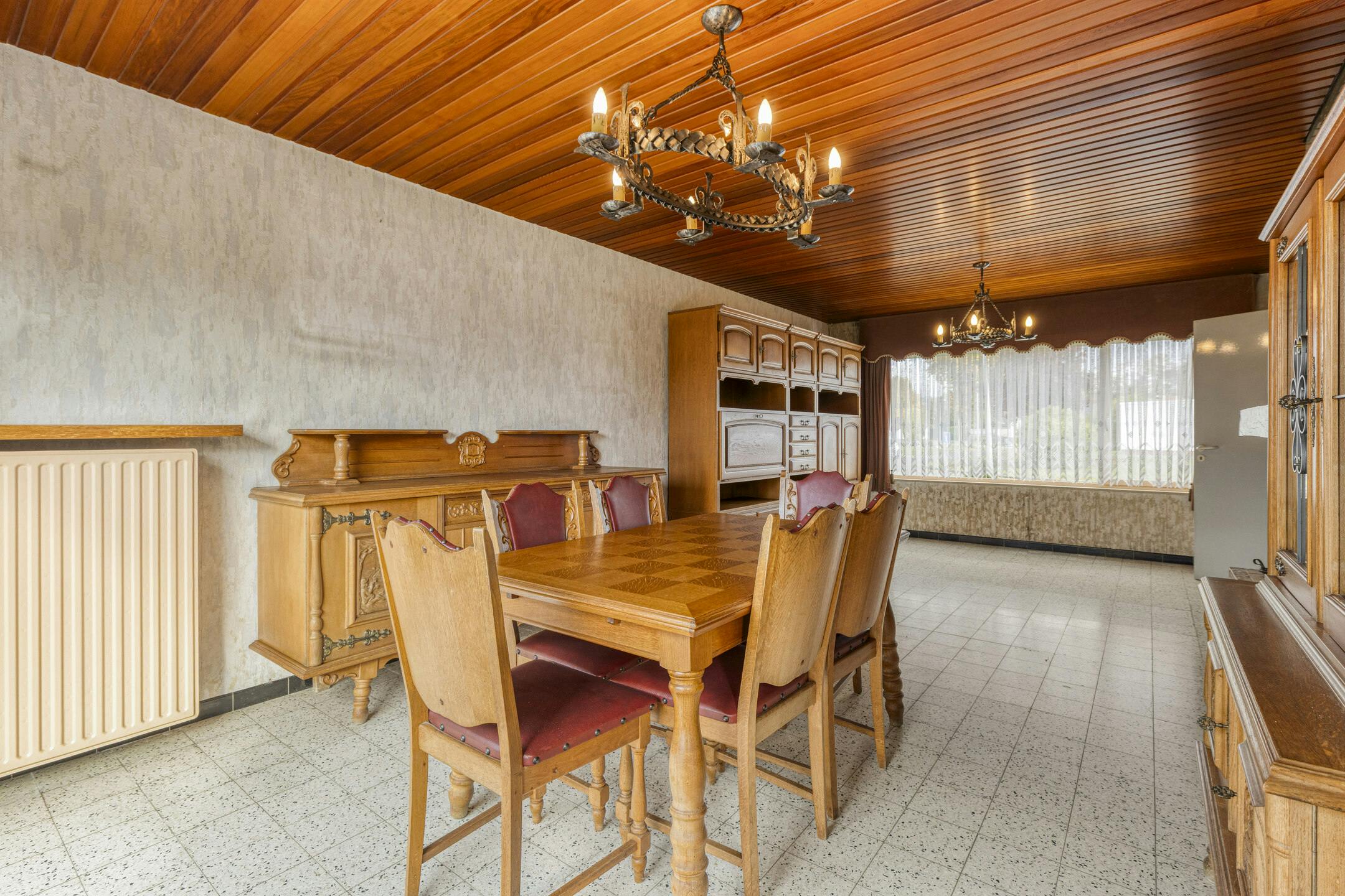 Woning met 4 slaapkamers, tuin en garage te Veurne op 521m². foto 3