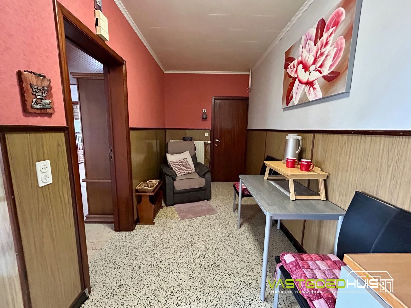 Karaktervolle, te renoveren 3-gevelwoning met tuin foto 9