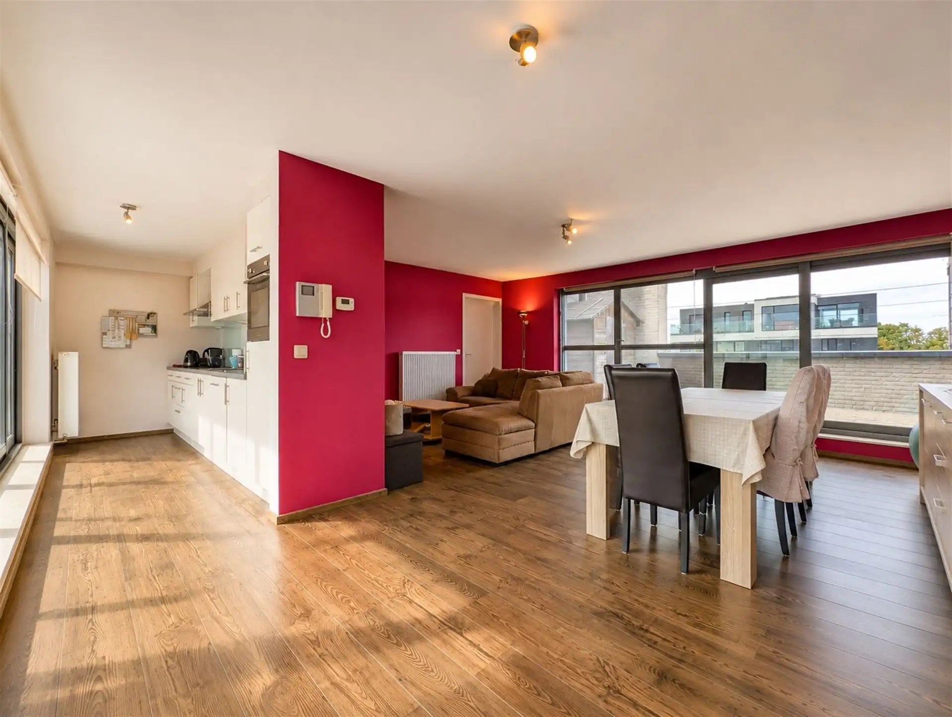 Ruim duplexappartement van 121 m² met 2 terrassen in Riemst foto {{pictureIndex}}