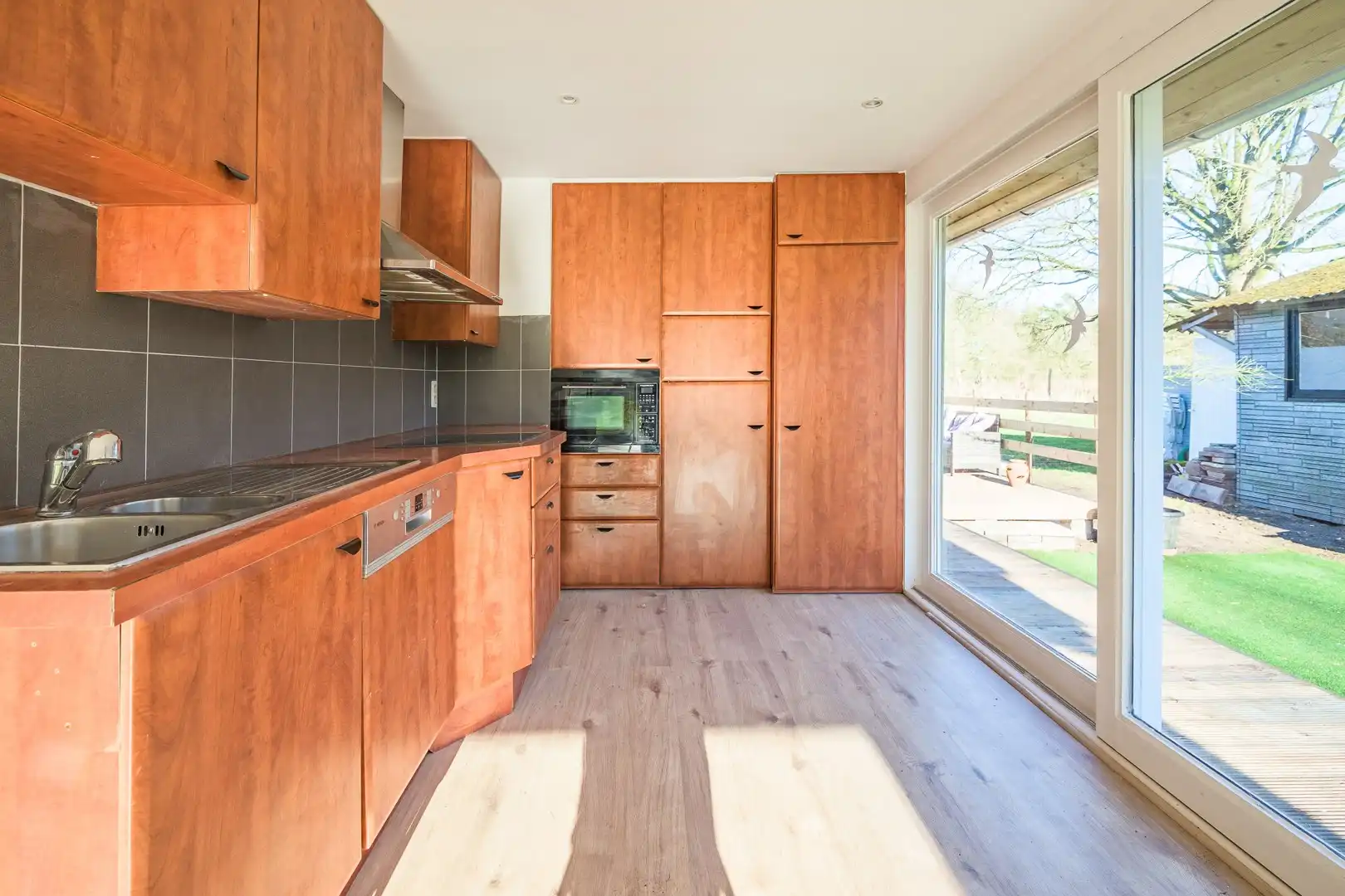 Gerenoveerd Buitenverblijf/bungalow Brecht! foto 5