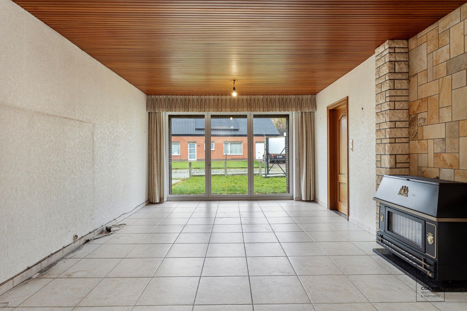 Te renoveren woning met een bew. opp. van 155 m², 3 slaapkamers op een perceel van 1.092 m².  foto 2