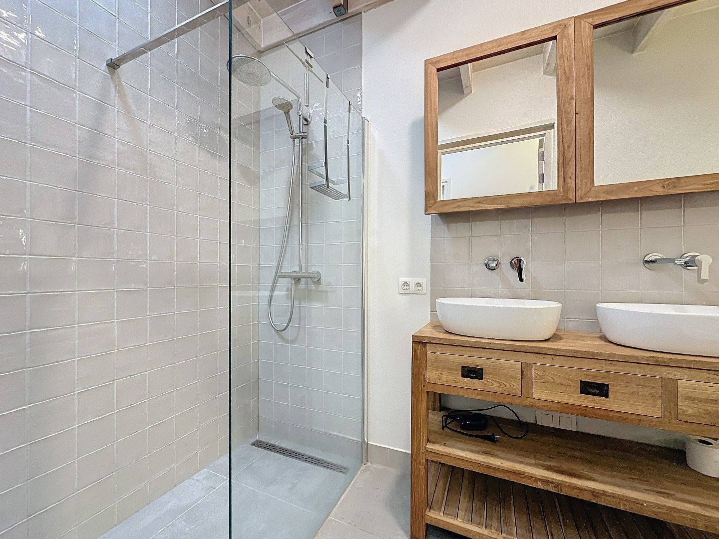 Exclusief dijkhuis met eigen guesthouse foto 29