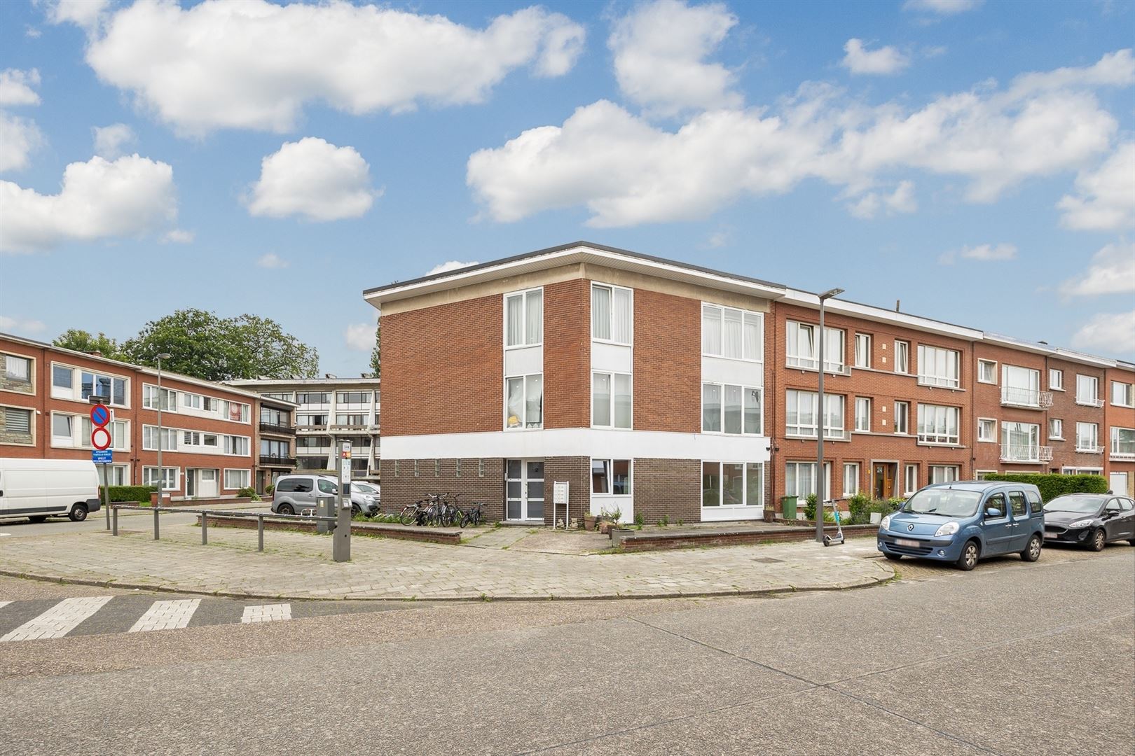 Gerenoveerd gelijkvloers 1-slaapkamer appartement met garagebox foto 24