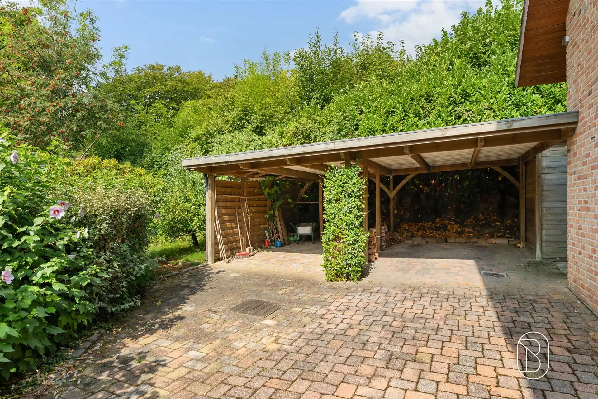 Karaktervolle villa met prachtige tuin op unieke ligging foto 7