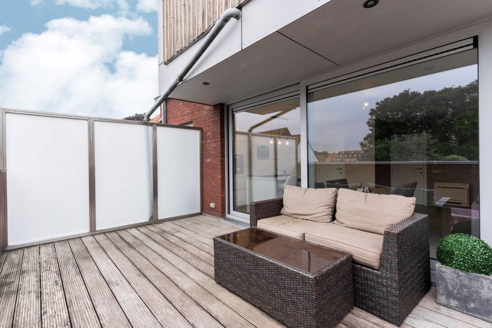 Gezellig en recent appartement op centrale ligging te Varsenare foto 11