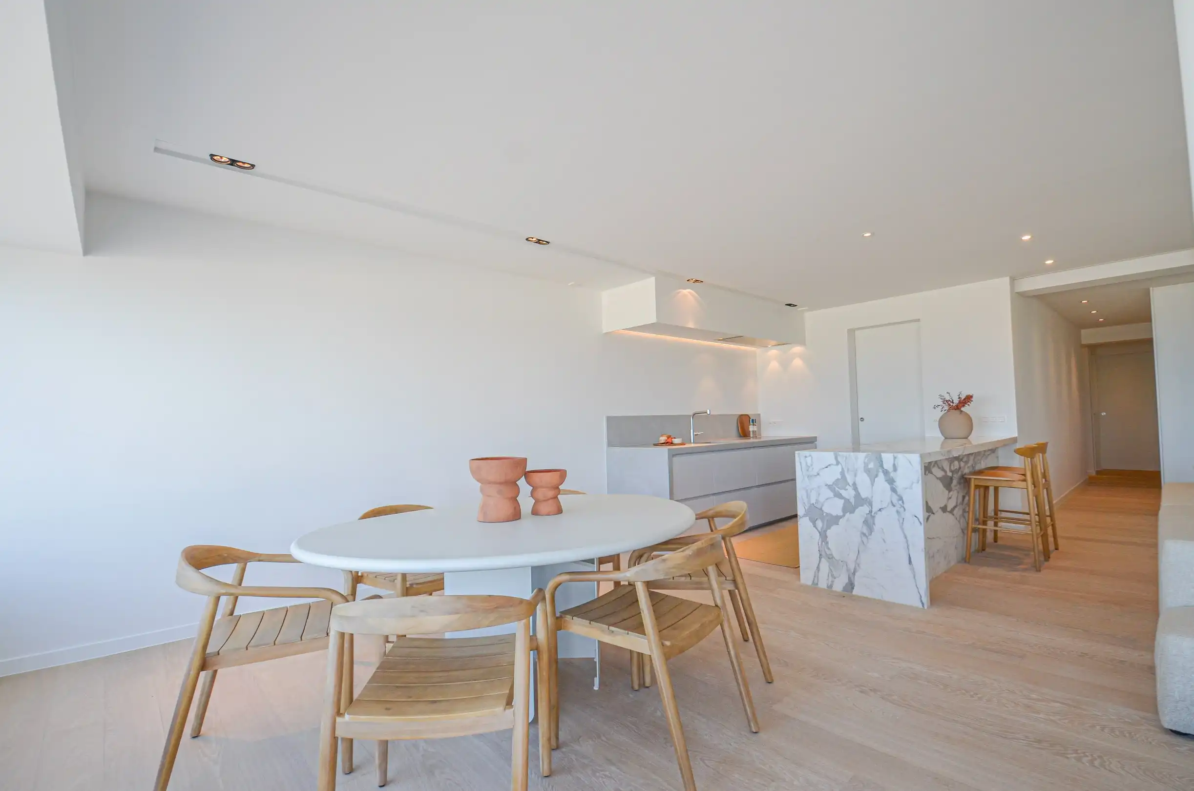 Exclusief – Stijlvol volledig gerenoveerd appartement met frontaal zeezicht. foto 6