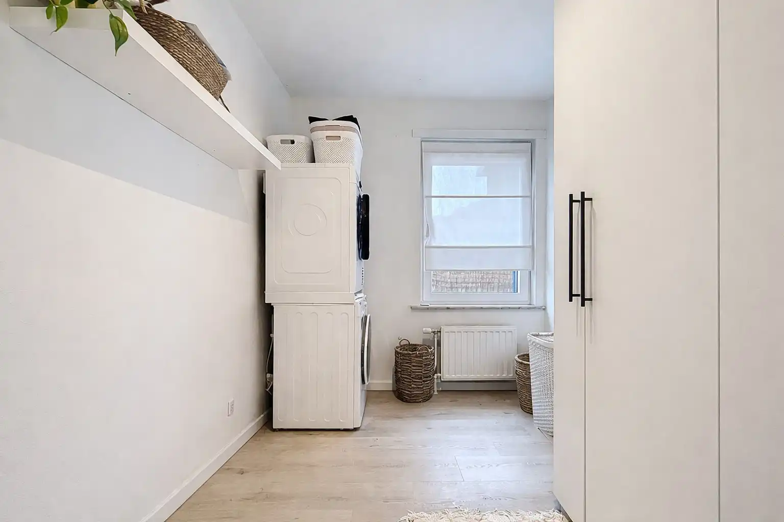 Gerenoveerd hoekappartement GLV  (2 slpks + dressing/bureau/babykamer) met tuin en garage foto 13