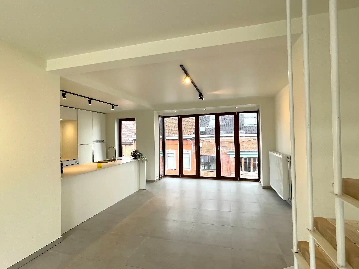 Prachtig, lichtrijk duplex-appartement in hartje Wevelgem!  foto 3