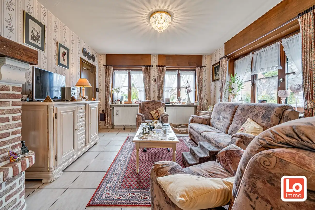 VERKOCHT! Instapklare open woning met inpandige garage op een rustige en residentiële ligging in Sint-Amandsberg, vlakbij Gent! foto 3