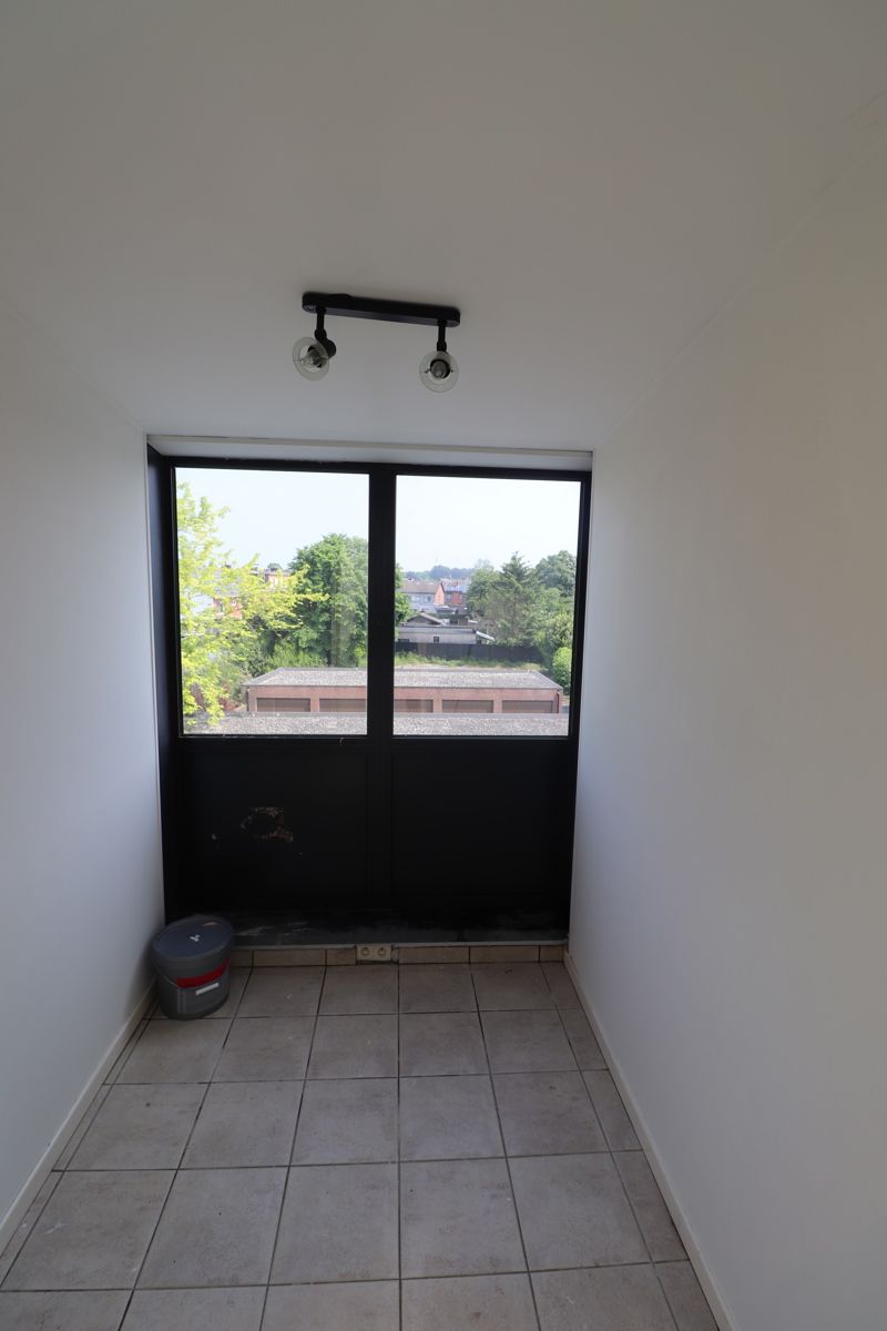 Een appartement op de 2de verdieping met 2 slaapkamers, veranda en garage. foto 11