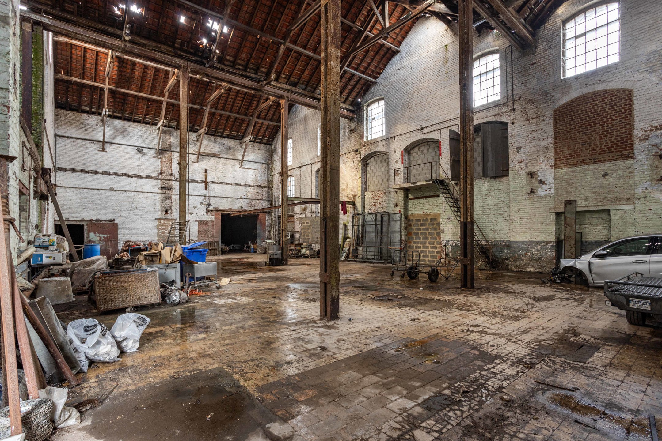 Te renoveren industrieel pand met veel potentieel & ruimte! foto 7