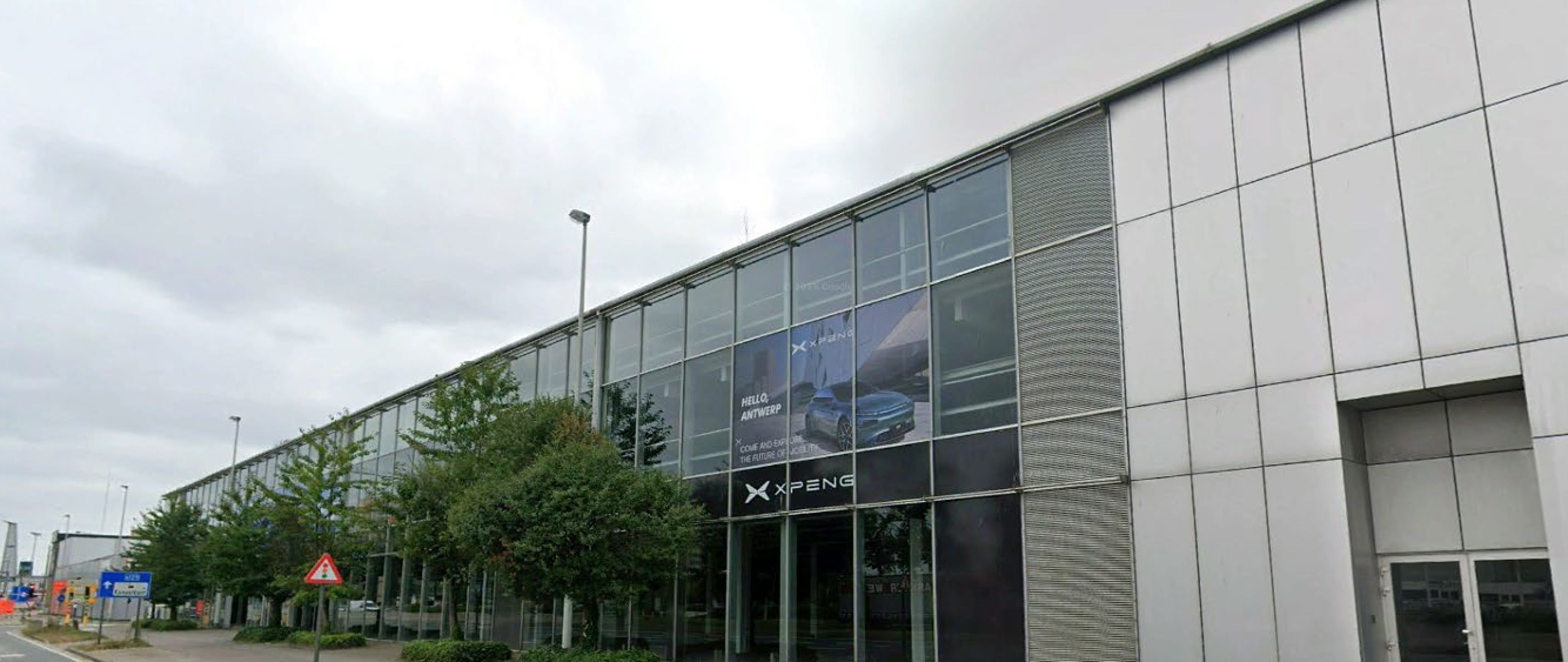 Polyvalen gebouw te huur langs de Groenendallaan 395 te Antwerpen foto {{pictureIndex}}