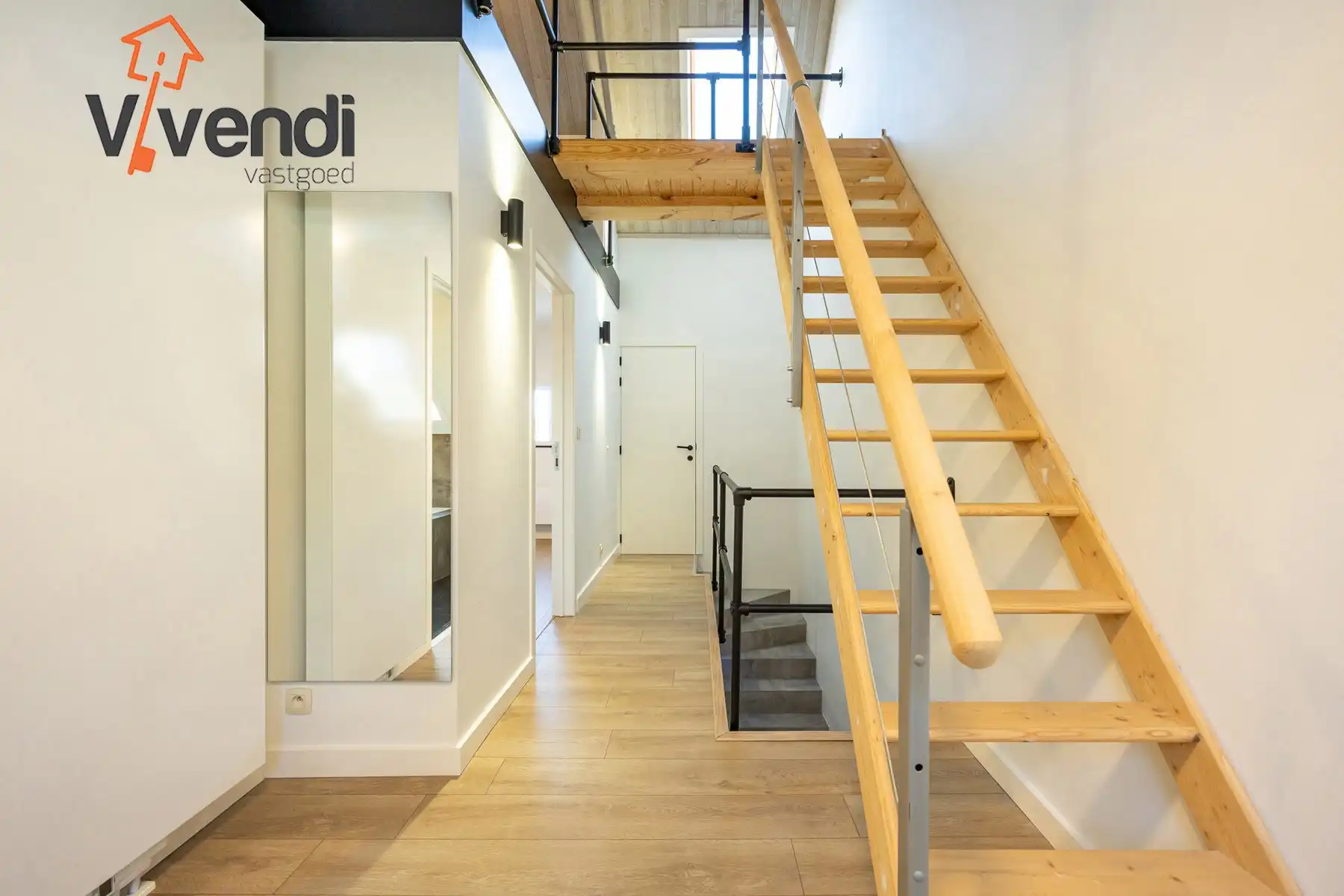 Instapklare stadswoning recent volledig gerenoveerd! foto 15