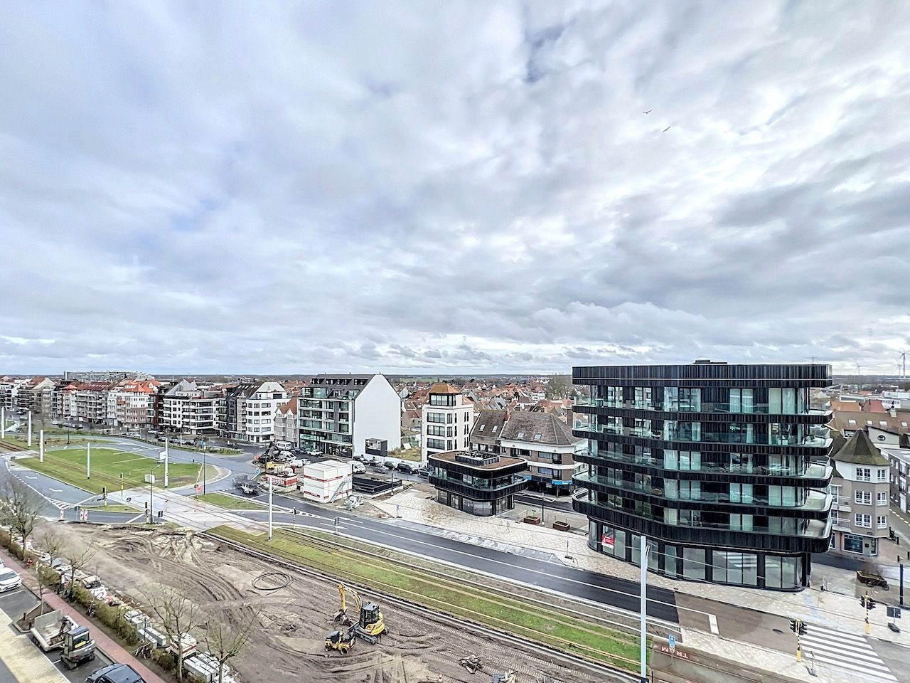 Prachtig gelegen, zeer goed georiënteerd hoekappartement met zicht op zee over het Heldenplein. foto 10