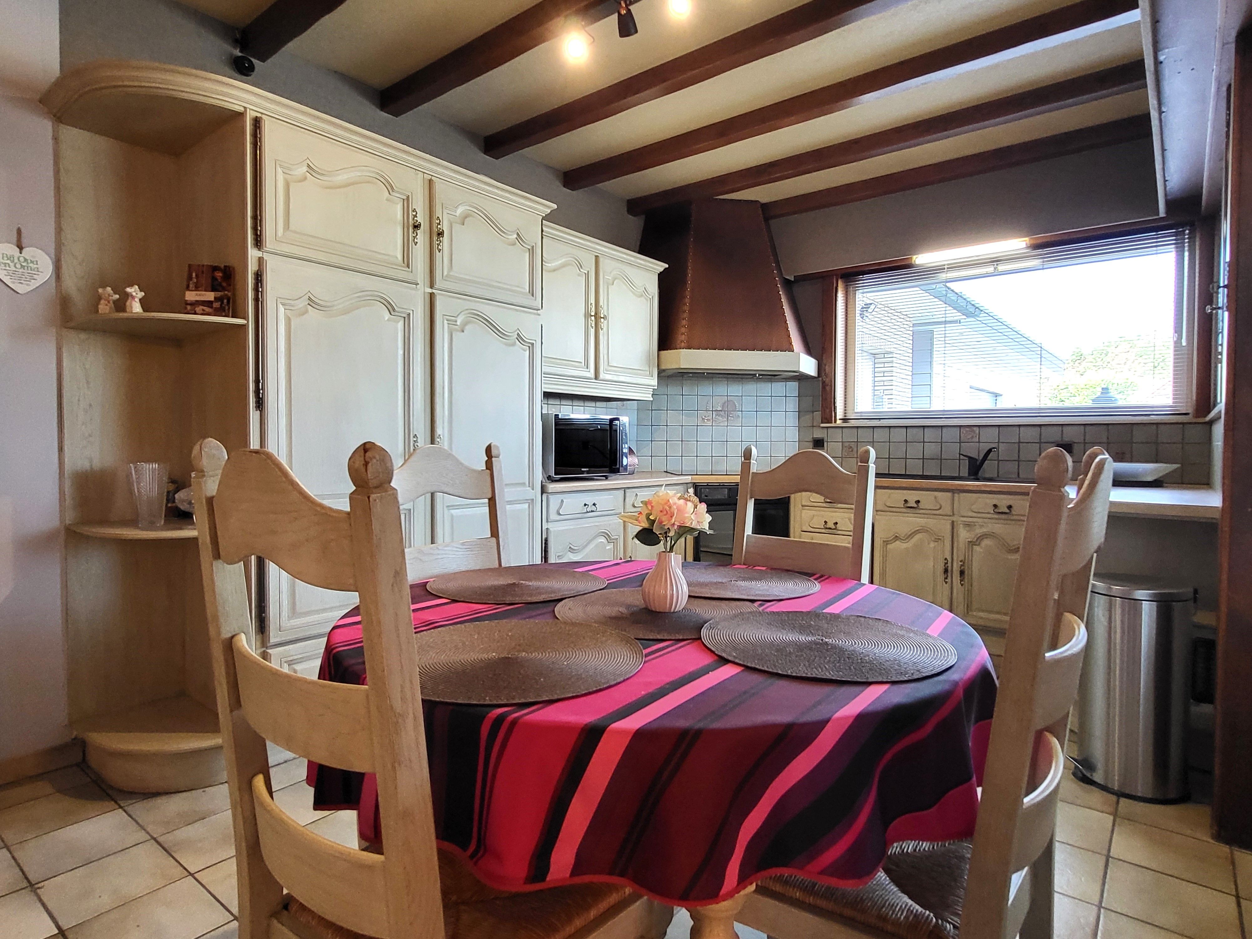 Instapklare villa op een perceel van 648 m² met dubbele garage, veranda en tuin.  foto 19