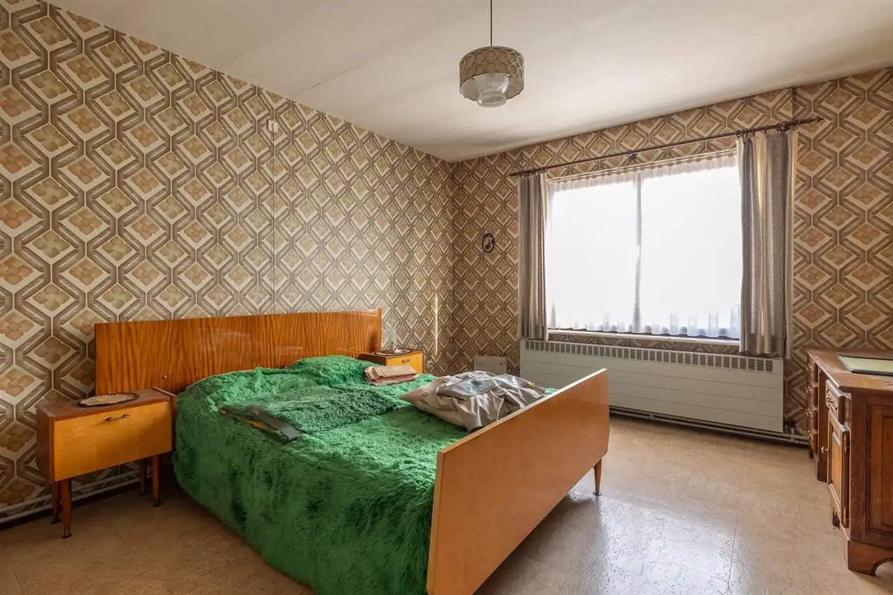 Handspand met ruime woonst en magazijn foto 14