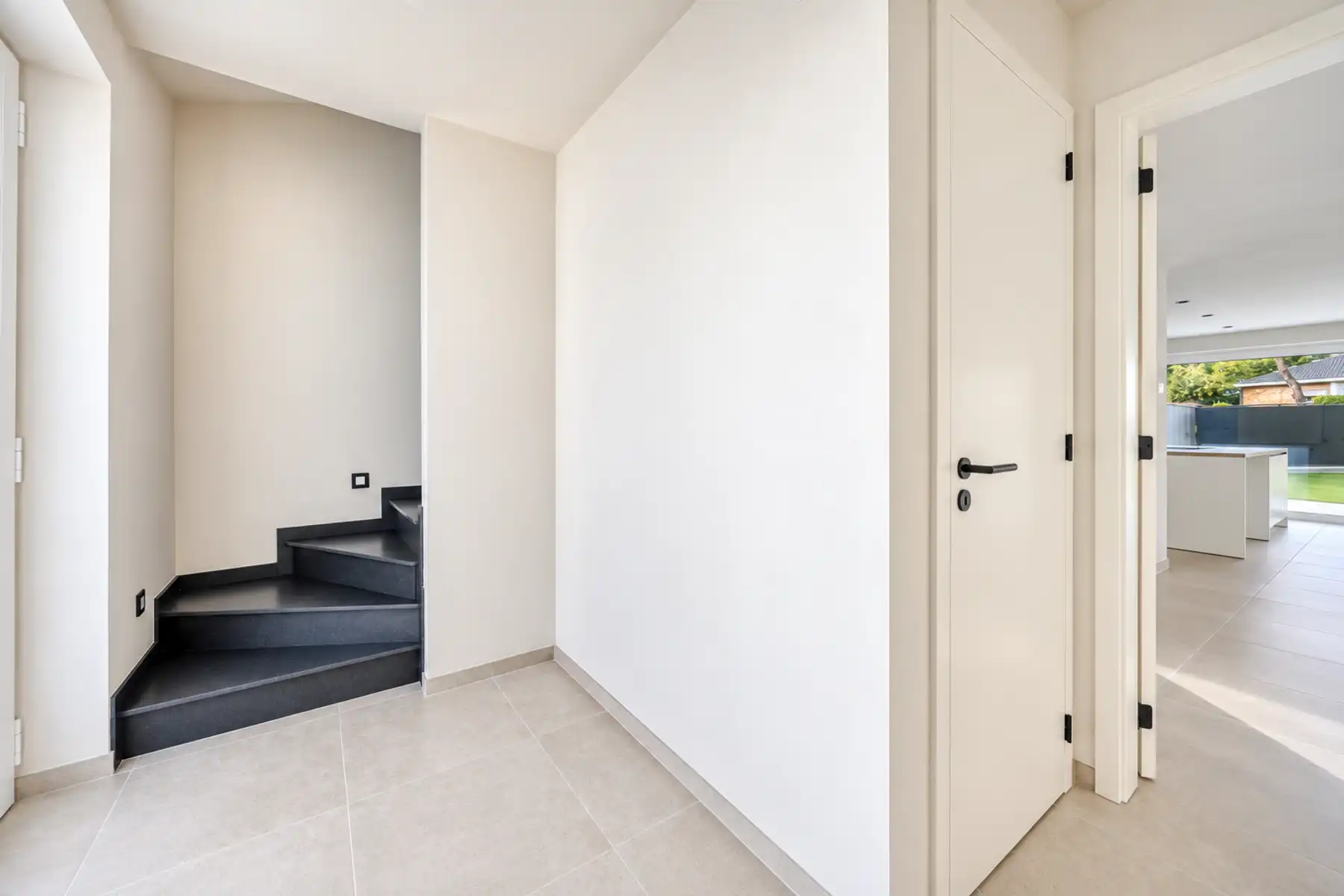 Energiezuinige ruime nieuwbouww met 4 slaapkamers en tuin foto 12