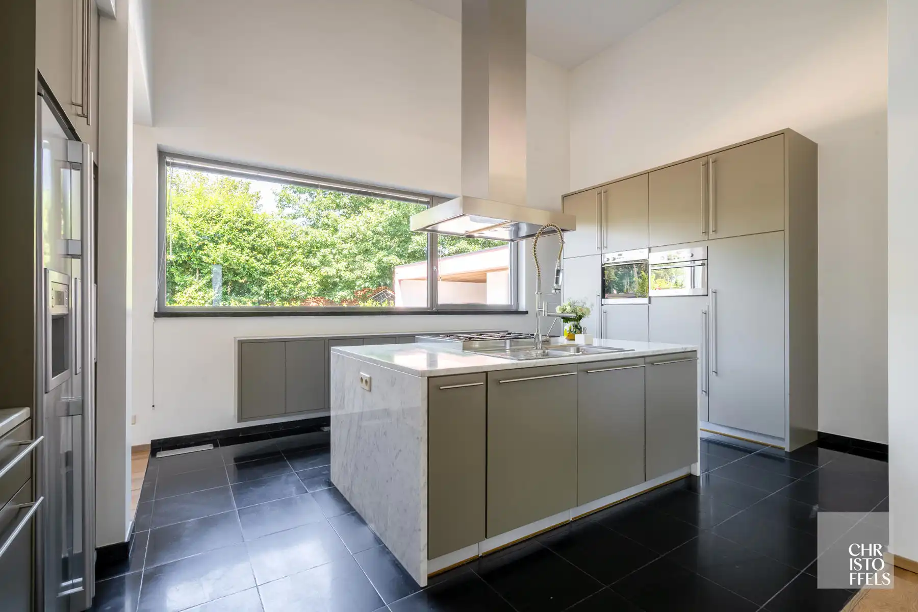 Moderne villa in residentiële omgeving!  foto 18