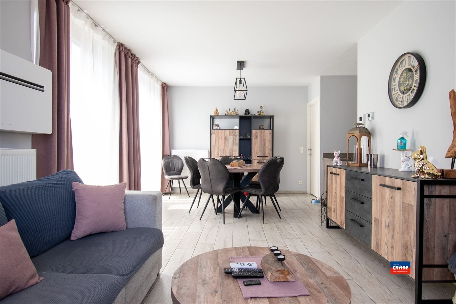 !!! VERKOCHT ONDER VOORWAARDEN !!! Instapklaar, recente appartement met 2 slaapkamers & terras op de eerste verdieping foto 2
