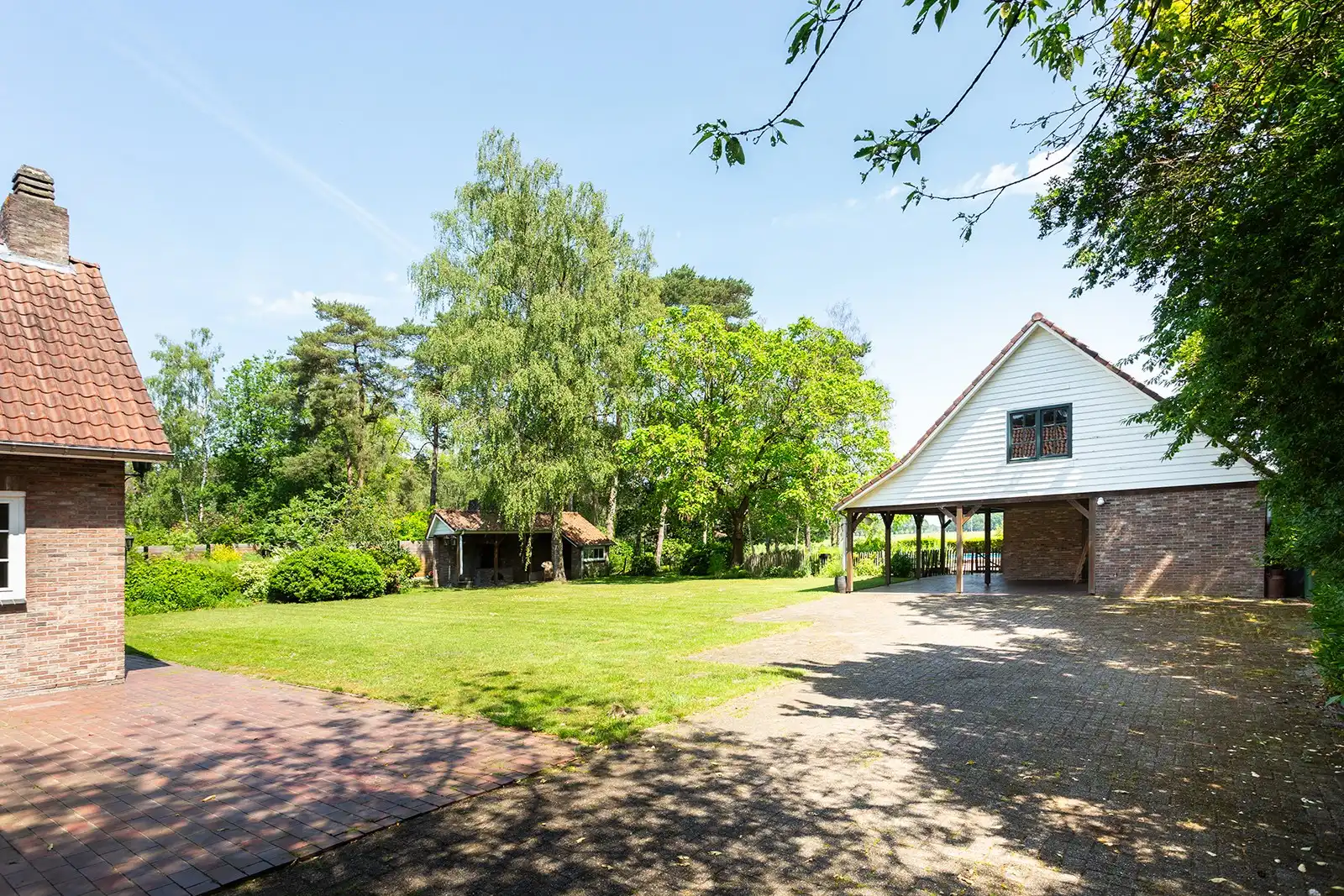Charmante villa met zwembad en kantoor foto 27