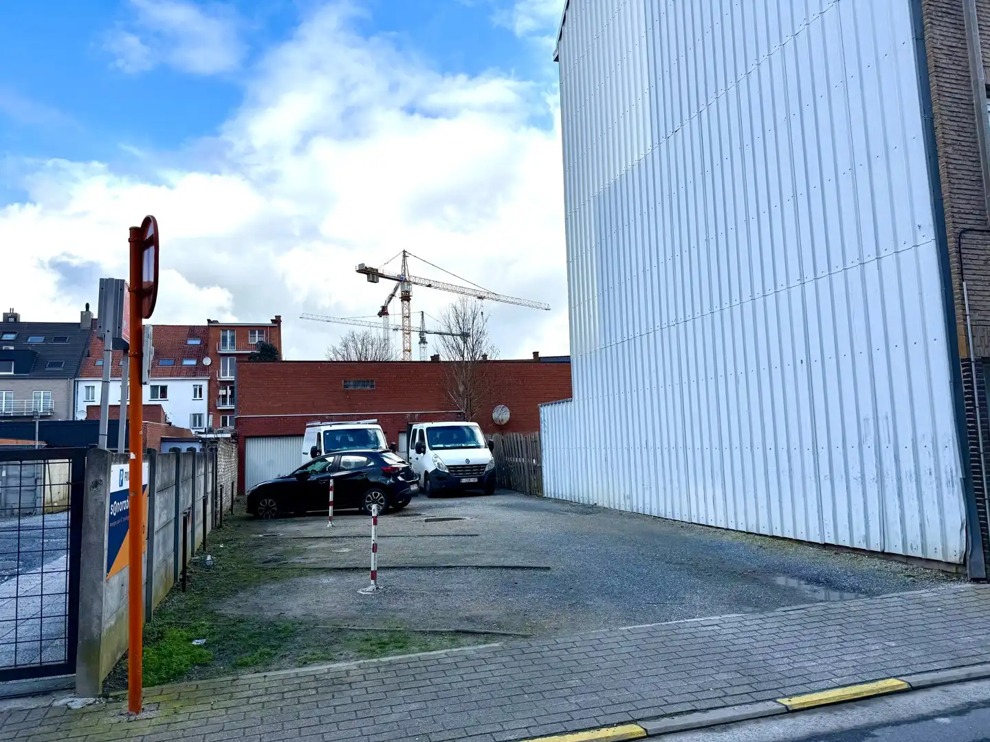 Bouwgrond met garages en parkeerplaatsen in centrum Deinze foto 3