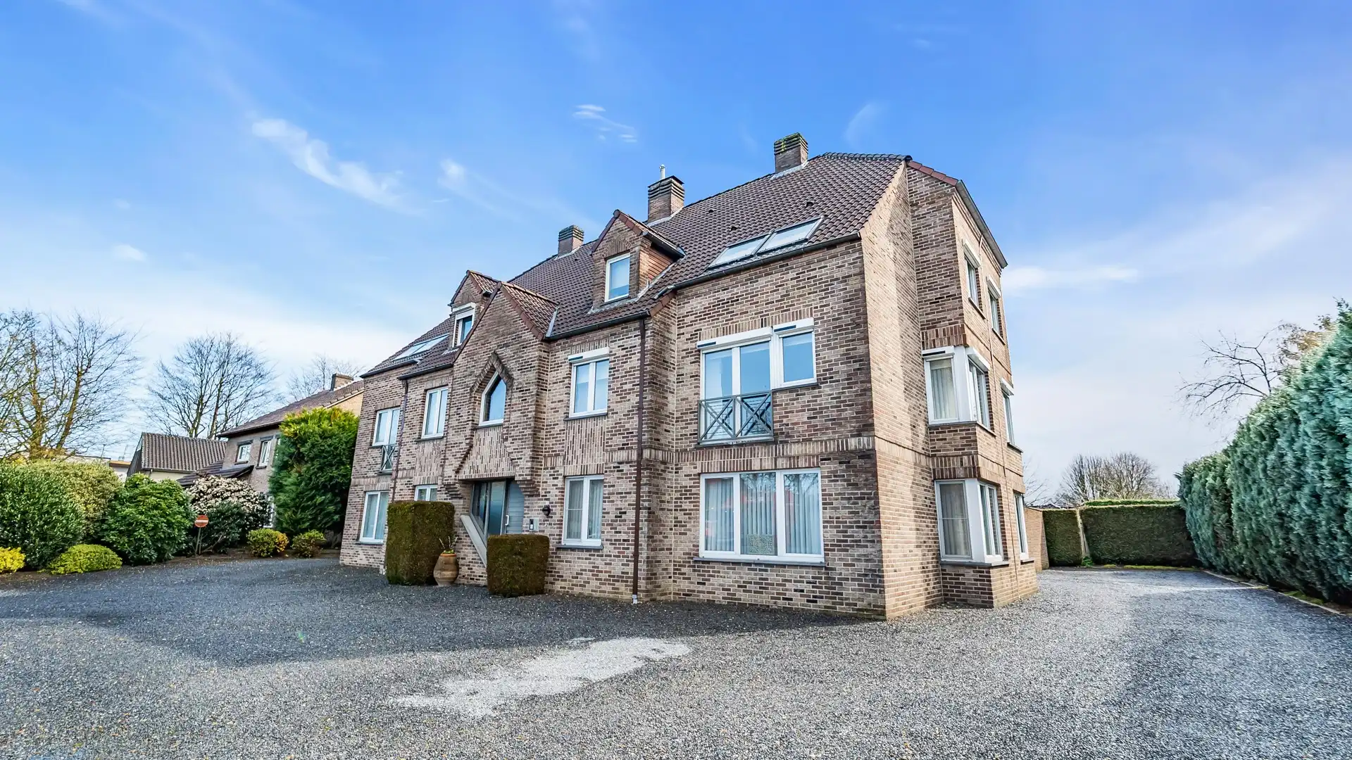 Gerenoveerd en lichtrijk appartement met 2 slkprs in As foto 19