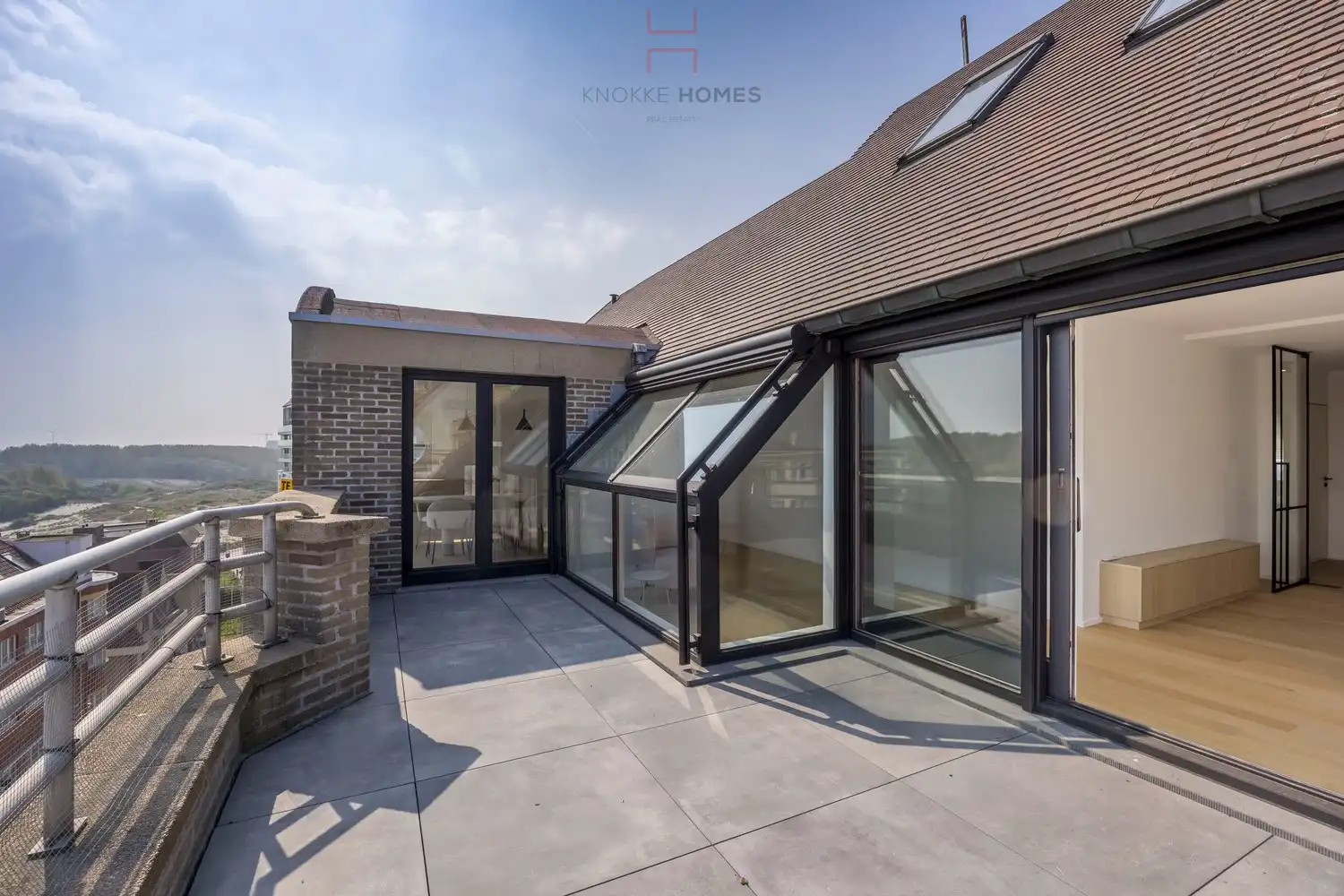 Ruim en lichtrijk appartement vlakbij het strand van Duinbergen foto {{pictureIndex}}