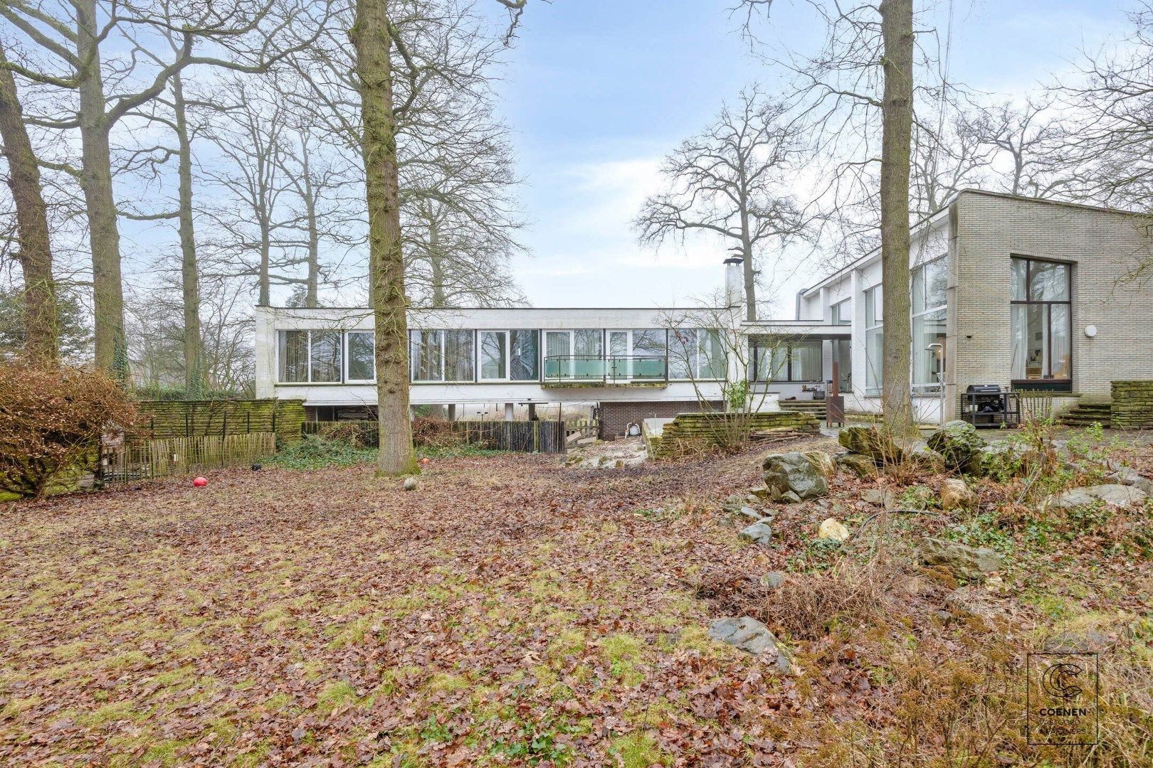 Hoofdfoto van de publicatie: Verder te renoveren villa met een bew opp van 400m² op 5500m² grond op een schitterende ligging te Oud-Turnhout.