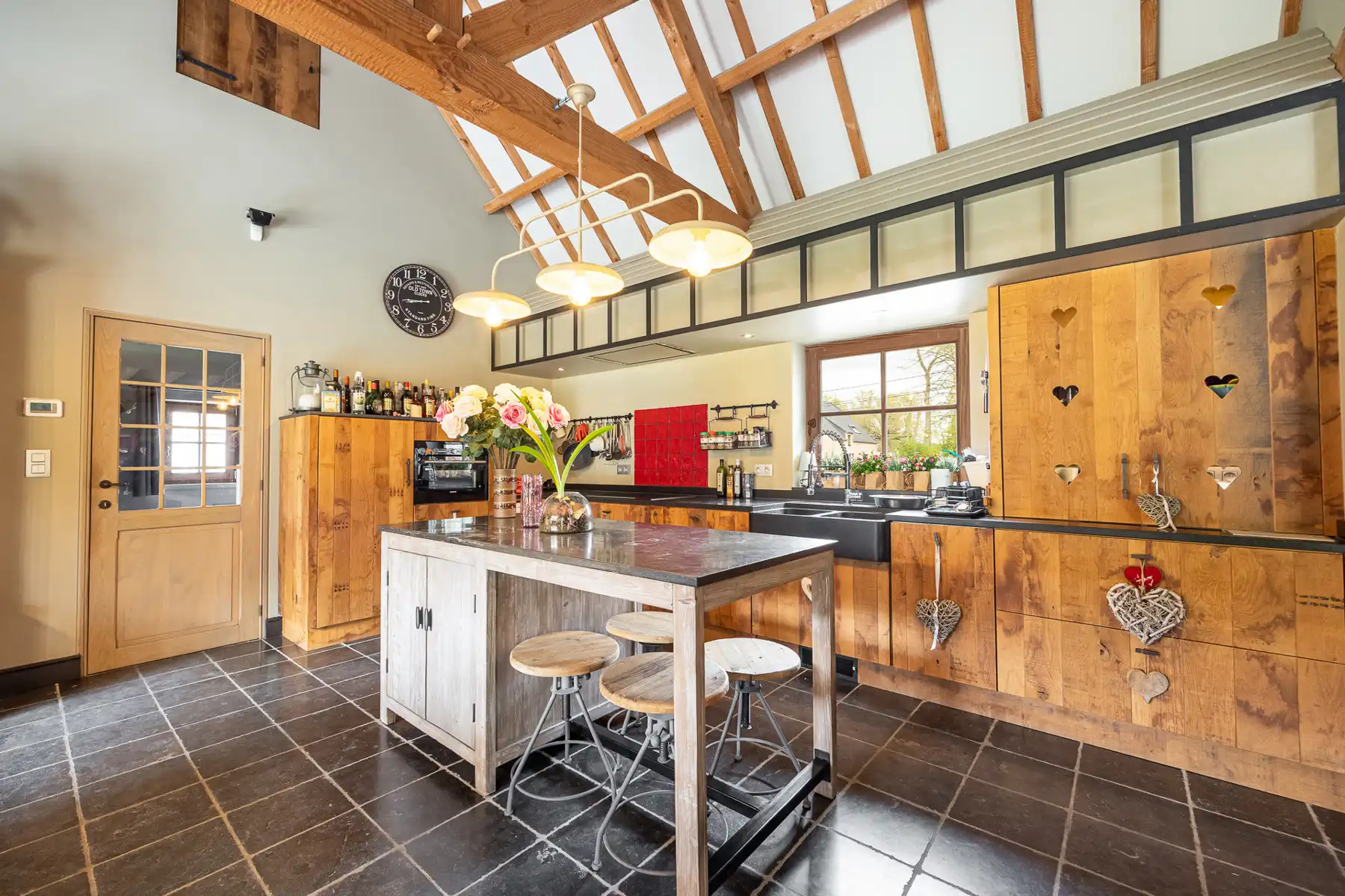 GELIJKVLOERSE WONING, IDAAL VOOR PAARDENLIEFHEBBERS foto 3
