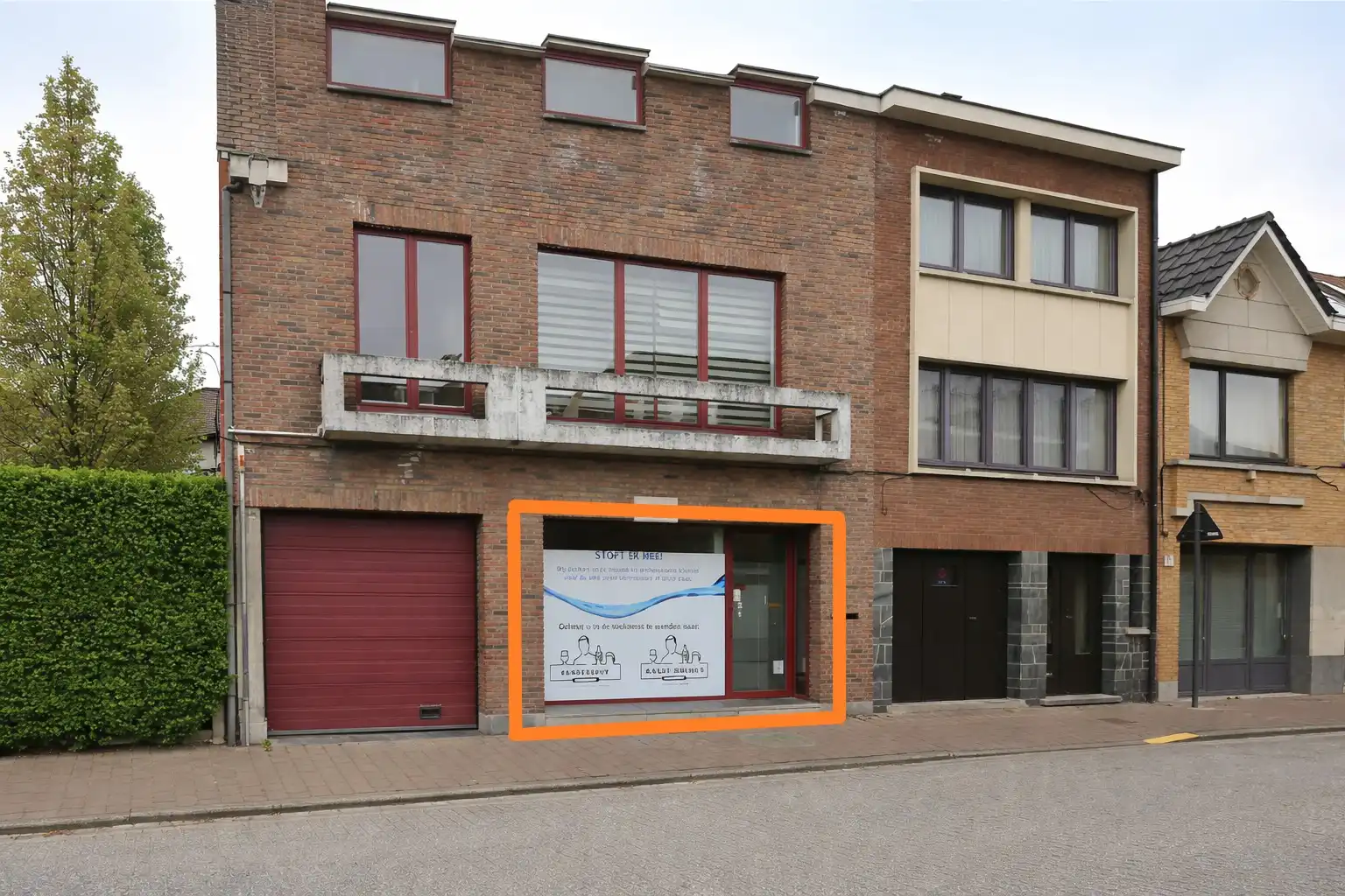 Commercieel gelijkvloers op toplocatie Denderleeuw foto {{pictureIndex}}