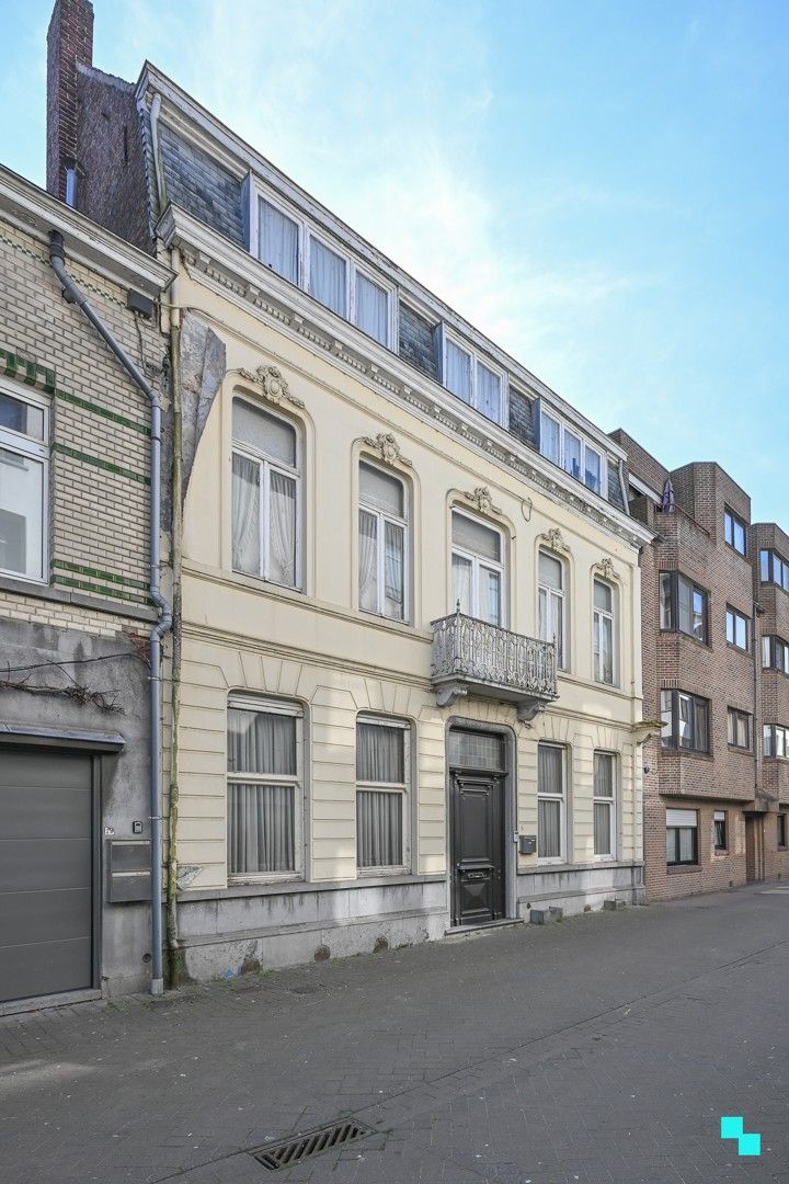 Te renoveren herenwoning te centrum Izegem nabij het kanaal. foto 2