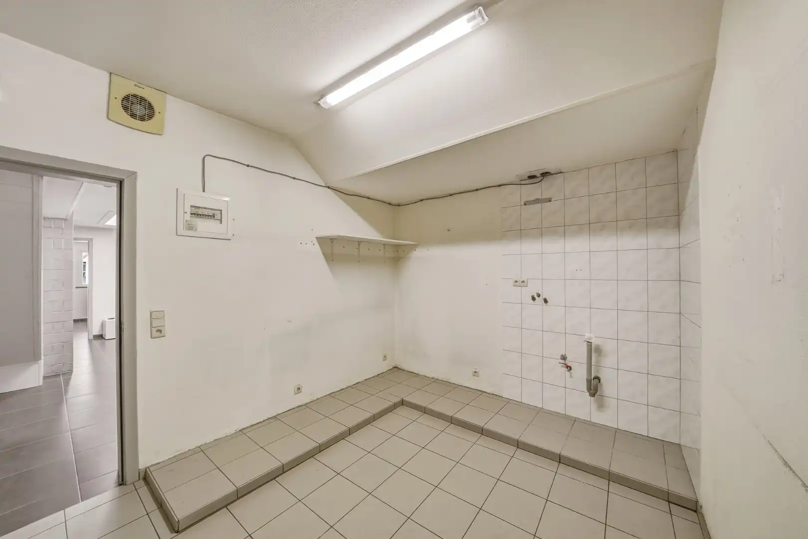 Handelspand met woonst te koop in het centrum van Oudenburg foto 18