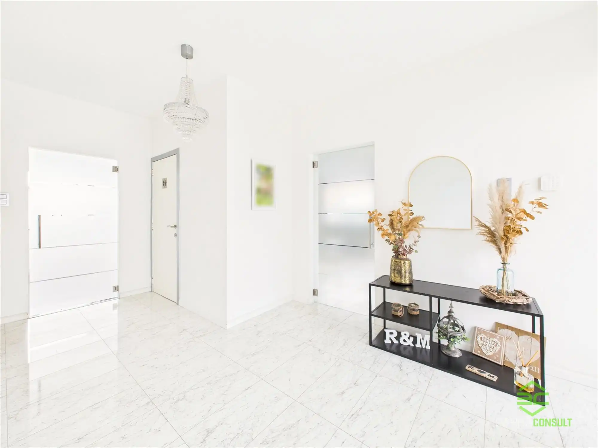 Instapklare gezinswoning met 6slpk en grote aparte garage! foto 5