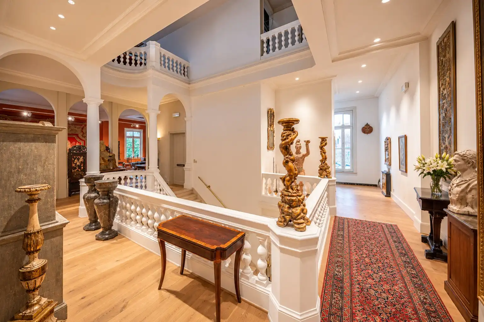 IMPOSANT KARAKTERVOL NEOCLASSICISTISCH HERENHUIS foto 9
