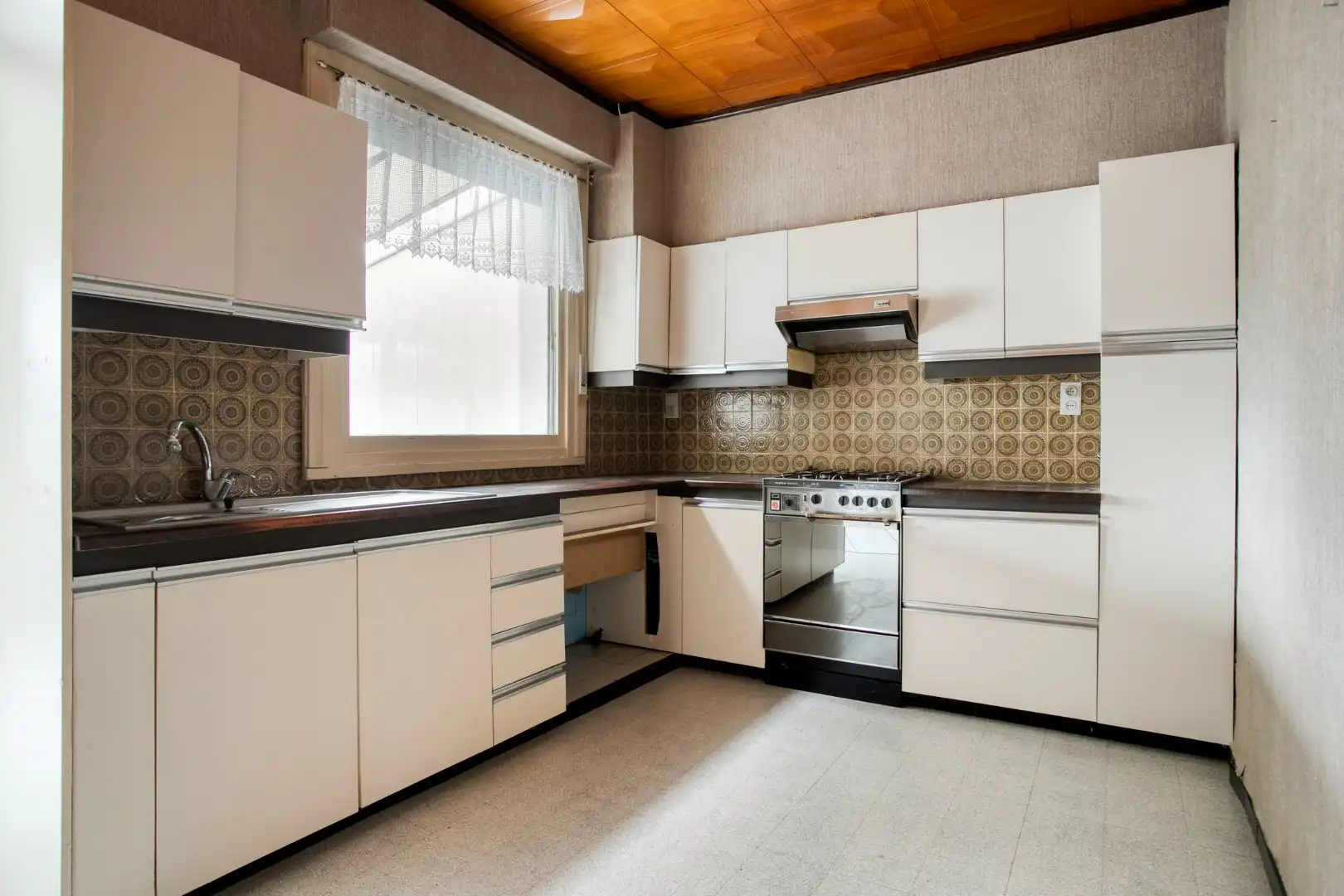 Te renoveren starterswoning met diepe tuin en enorm potentieel te Ledegem foto 7