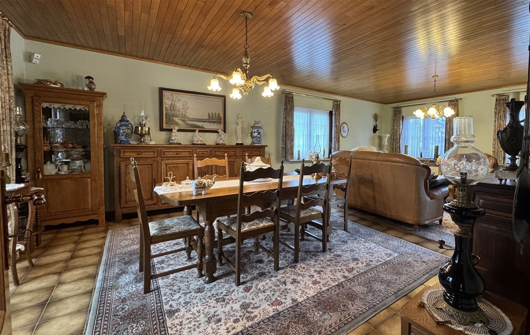 Ruime woning met drie slaapkamers en grote veranda foto 3