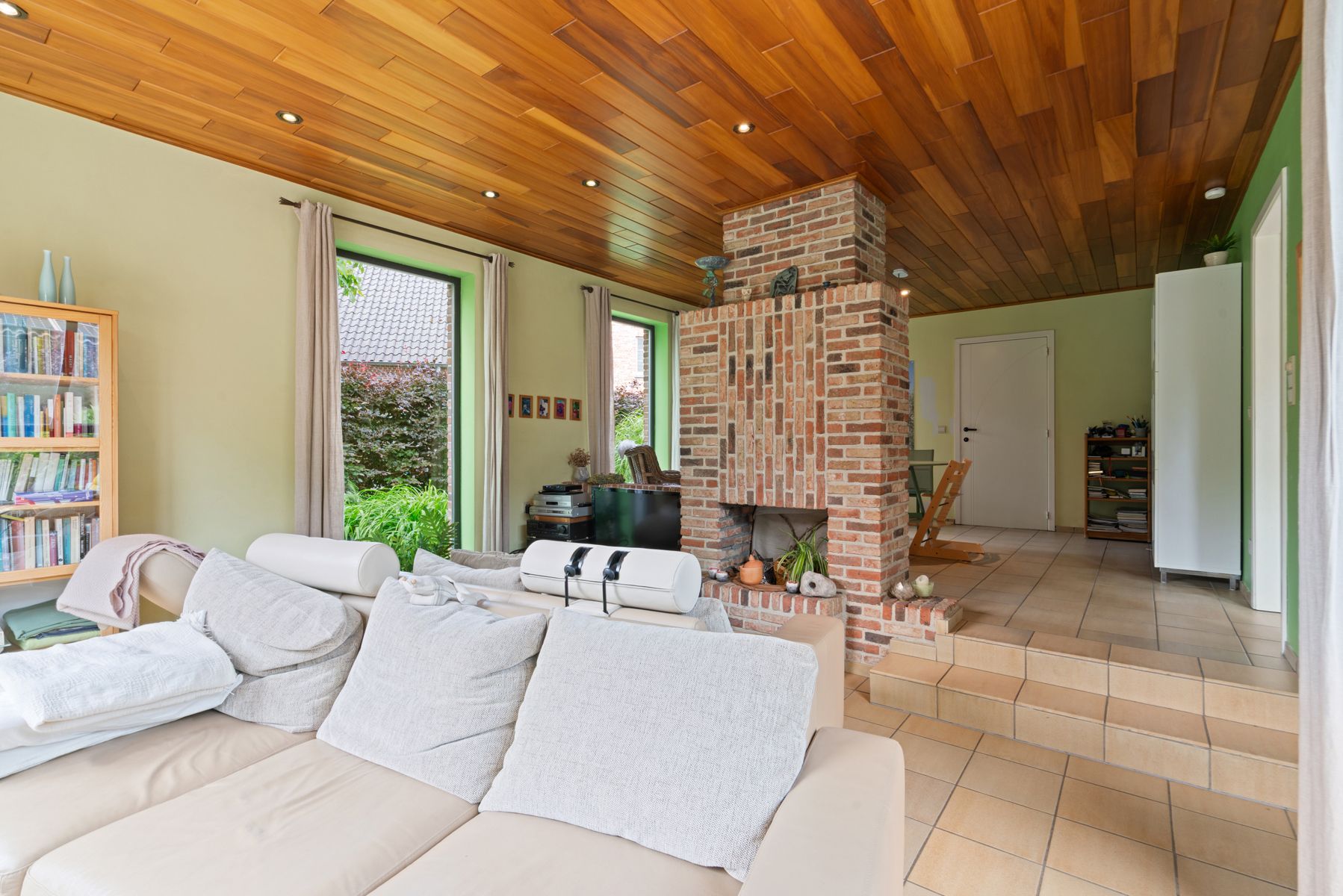 Open bebouwing met 5 slaapkamers en prachtige tuin  foto 4