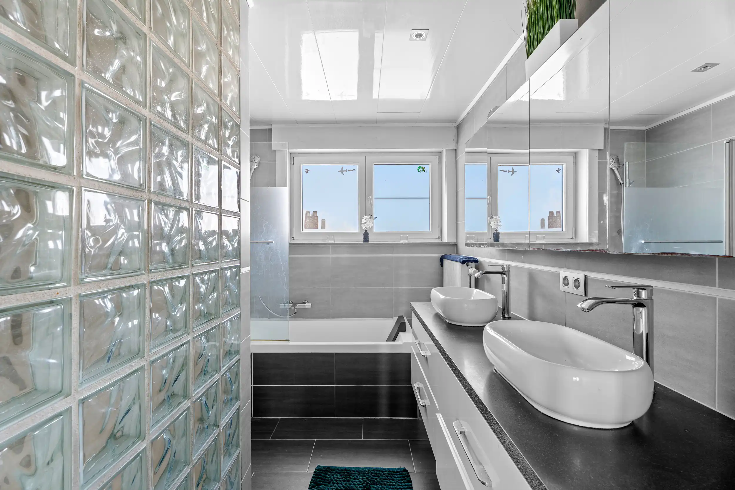 Instapklare halfopen bebouwing met zonnige tuin foto 10