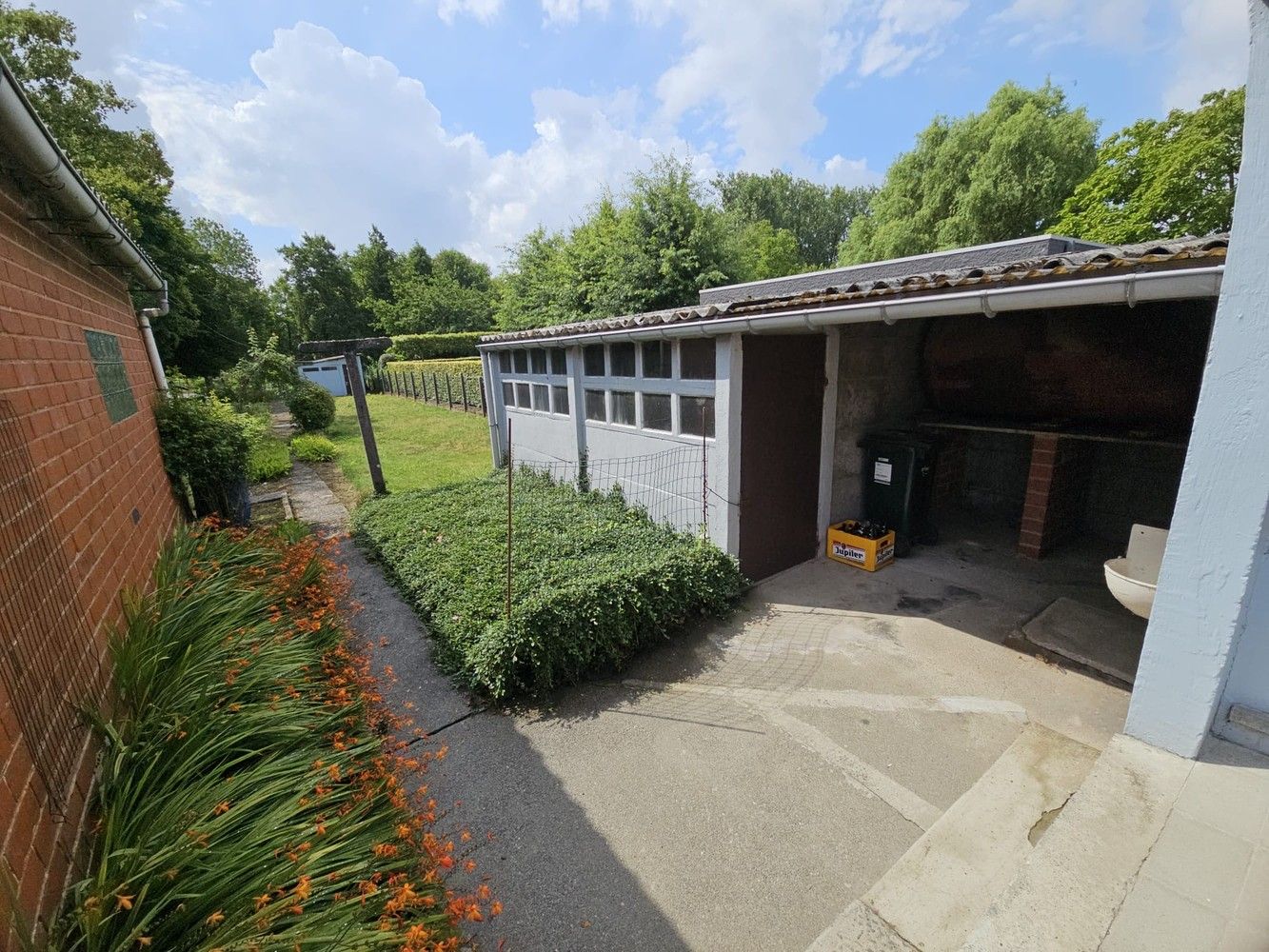 Karaktervolle driegevelwoning met tuin en garage foto 20