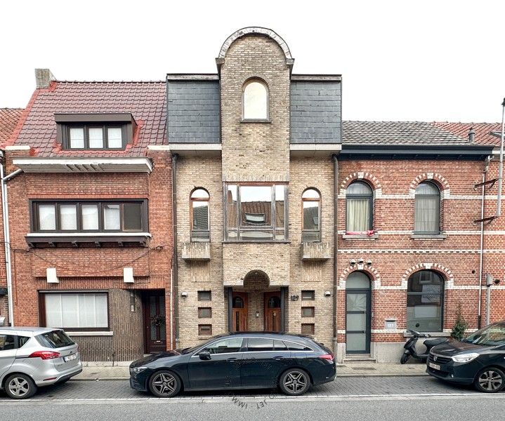 Woning met 2 slaapkamers en tuin in Sint-Niklaas foto {{pictureIndex}}