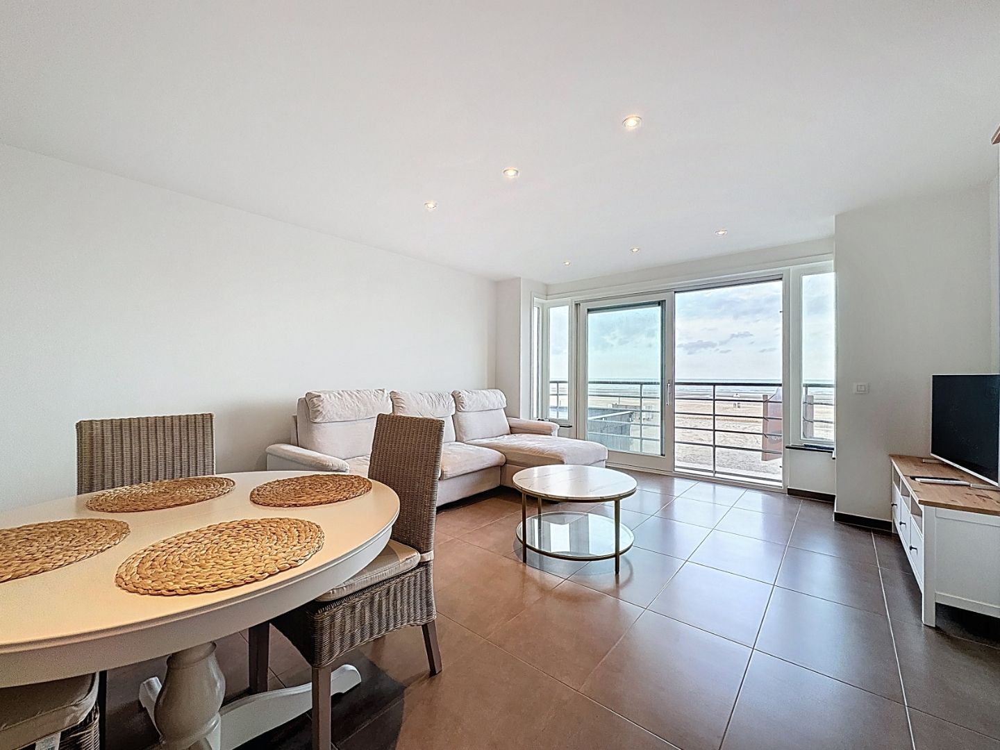 Instapklaar appartement op de Zeedijk van De Panne. foto 3