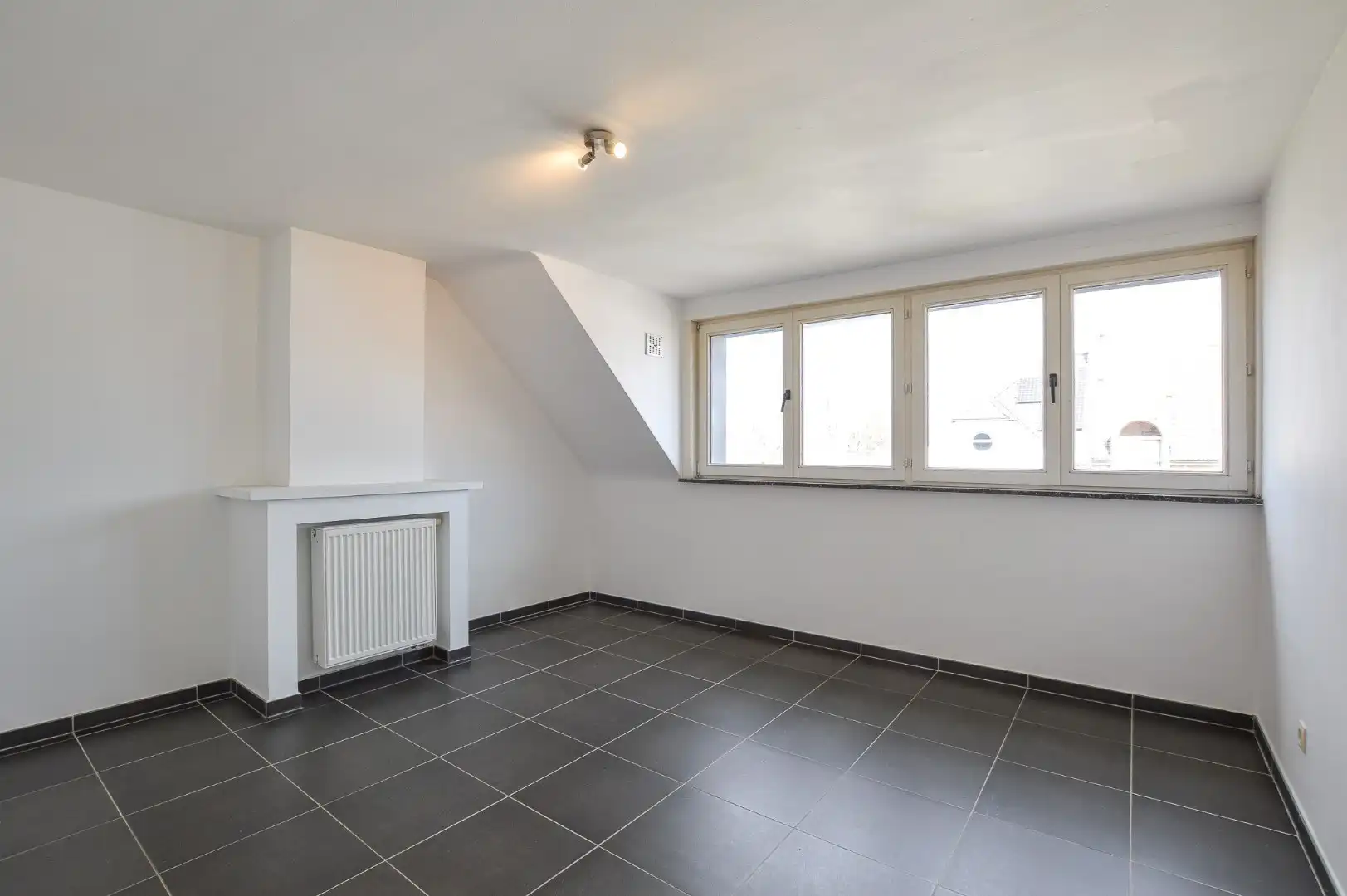 Zeer ruim duplexappartement met 2 slaapkamers te huur te Oostende foto 7