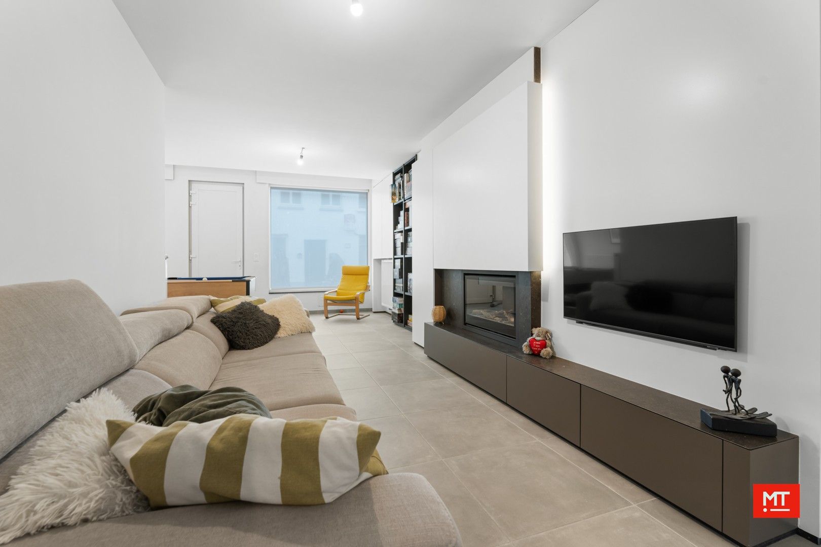 Instapklare woning met 4 slaapkamers en stadskoer in hartje Wervik foto {{pictureIndex}}