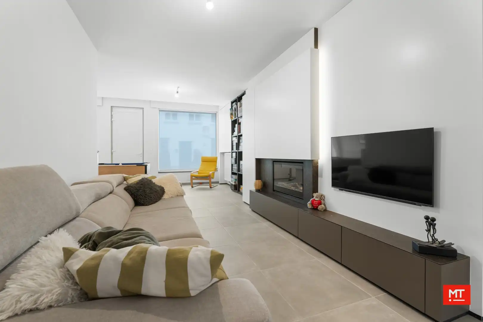 Instapklare woning met 4 slaapkamers en stadskoer in hartje Wervik foto {{pictureIndex}}