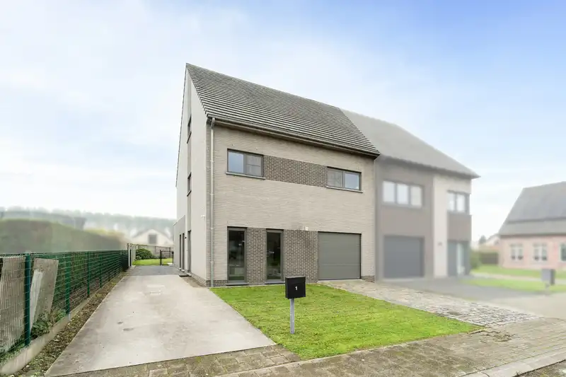 Instapklare halfopen bebouwing met zonnige tuin in Bentille foto {{pictureIndex}}