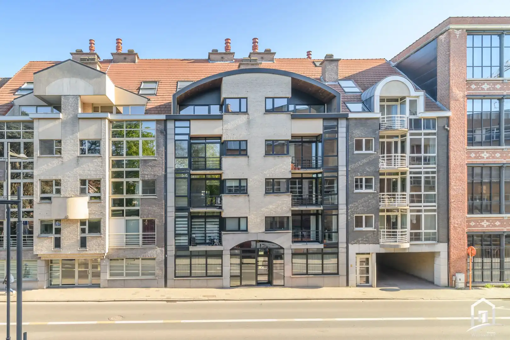 Gezellig en ruim duplex-appartement in centrum Aalst foto {{pictureIndex}}