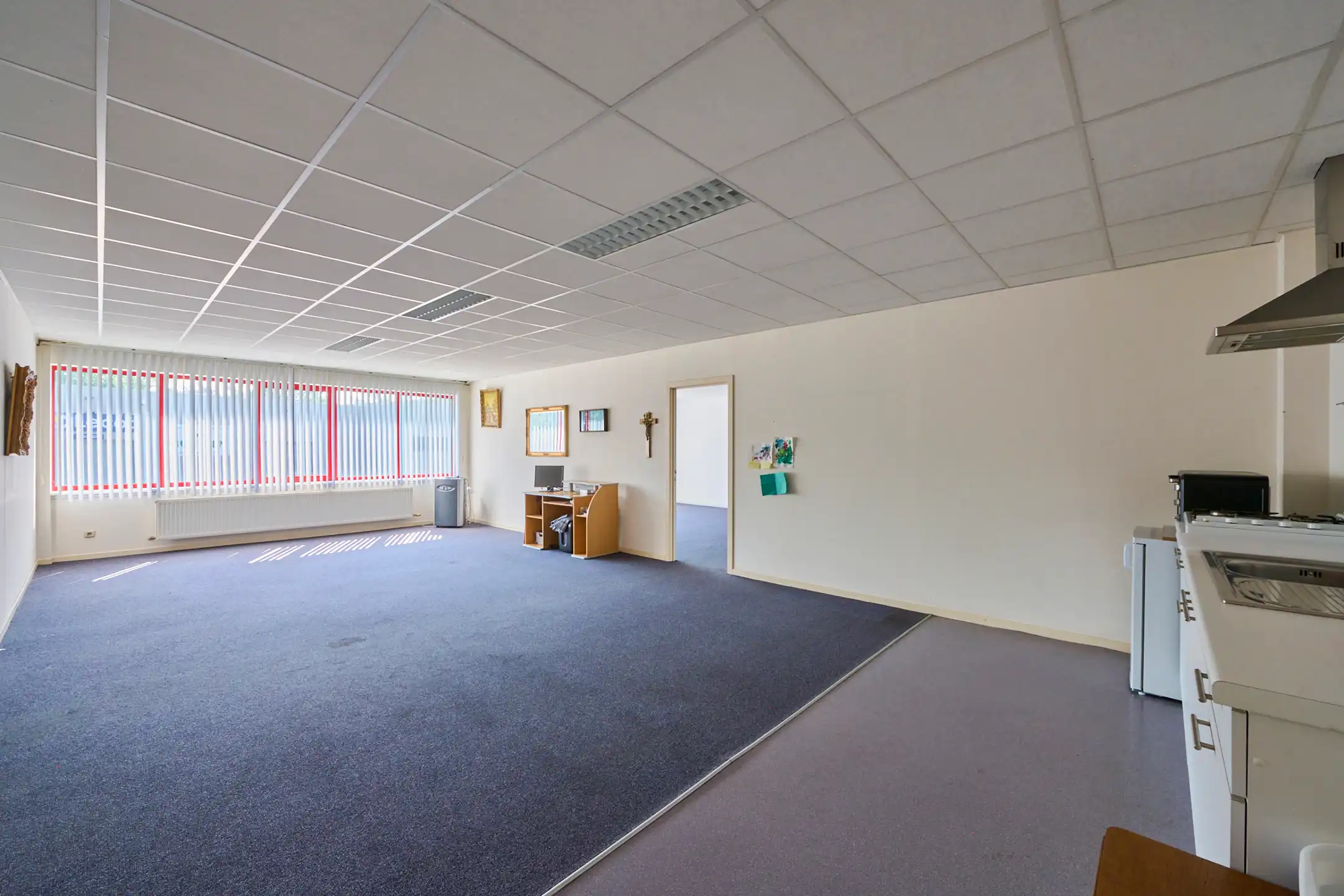  TE HUUR- HAL & KANTOOR in topconditie foto 26