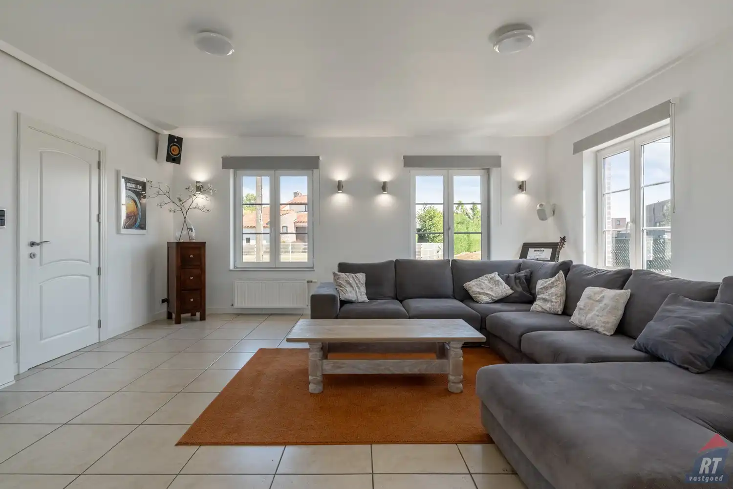 Zeer ruime, instapklare gezinswoning met  4 tot 5 slaapkamers foto 6