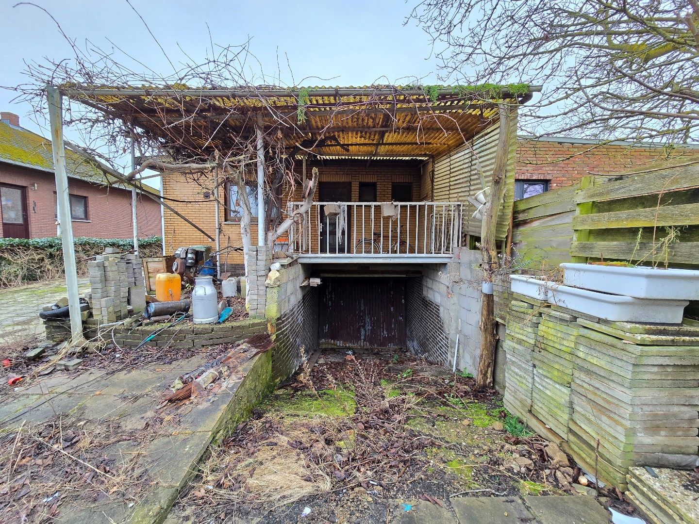 Te renoveren woning, 4 slpk, met tuin en 3 garages foto 4